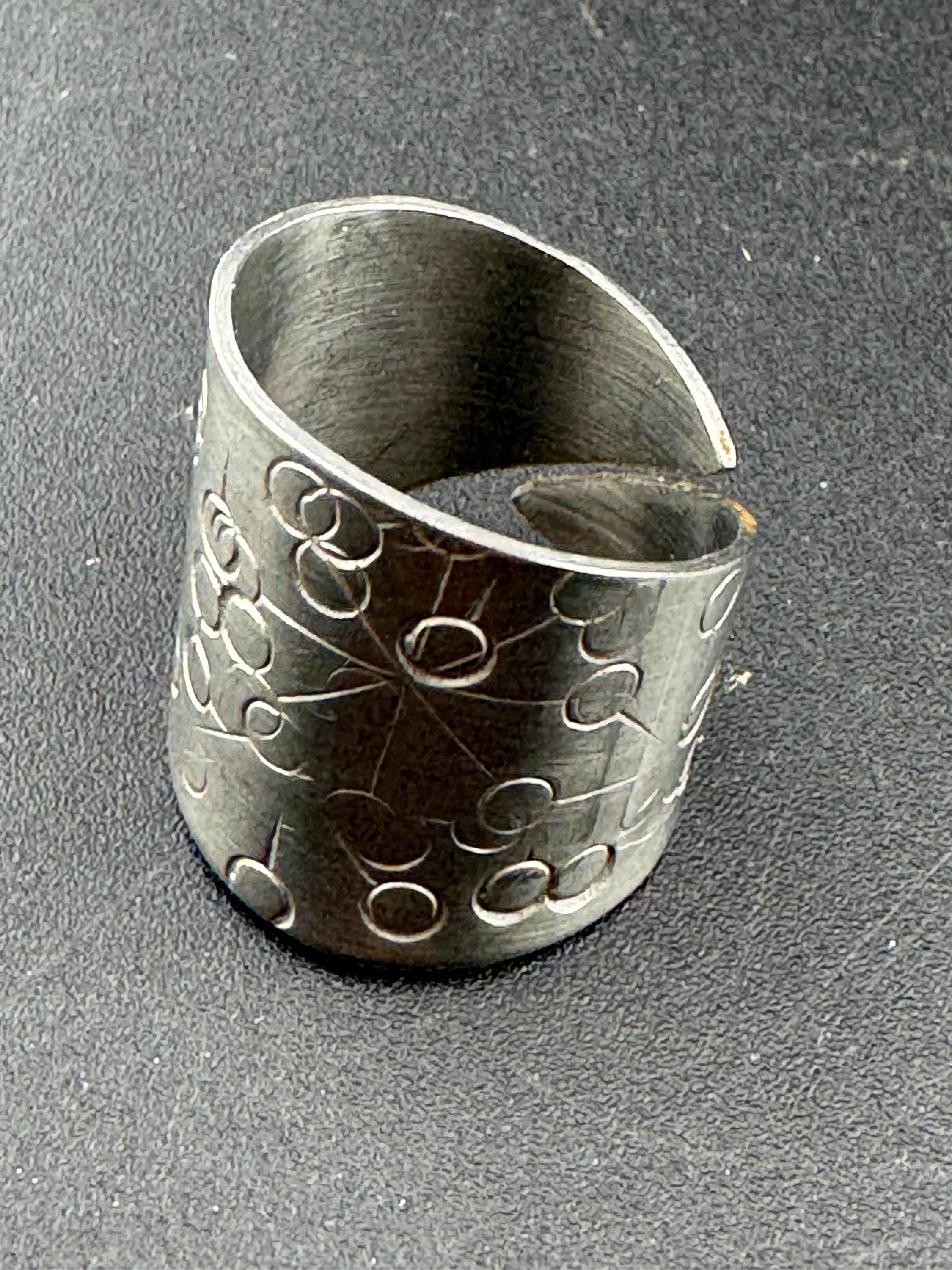 1970s stainless steel adjustable ring, with futuristic etch pattern