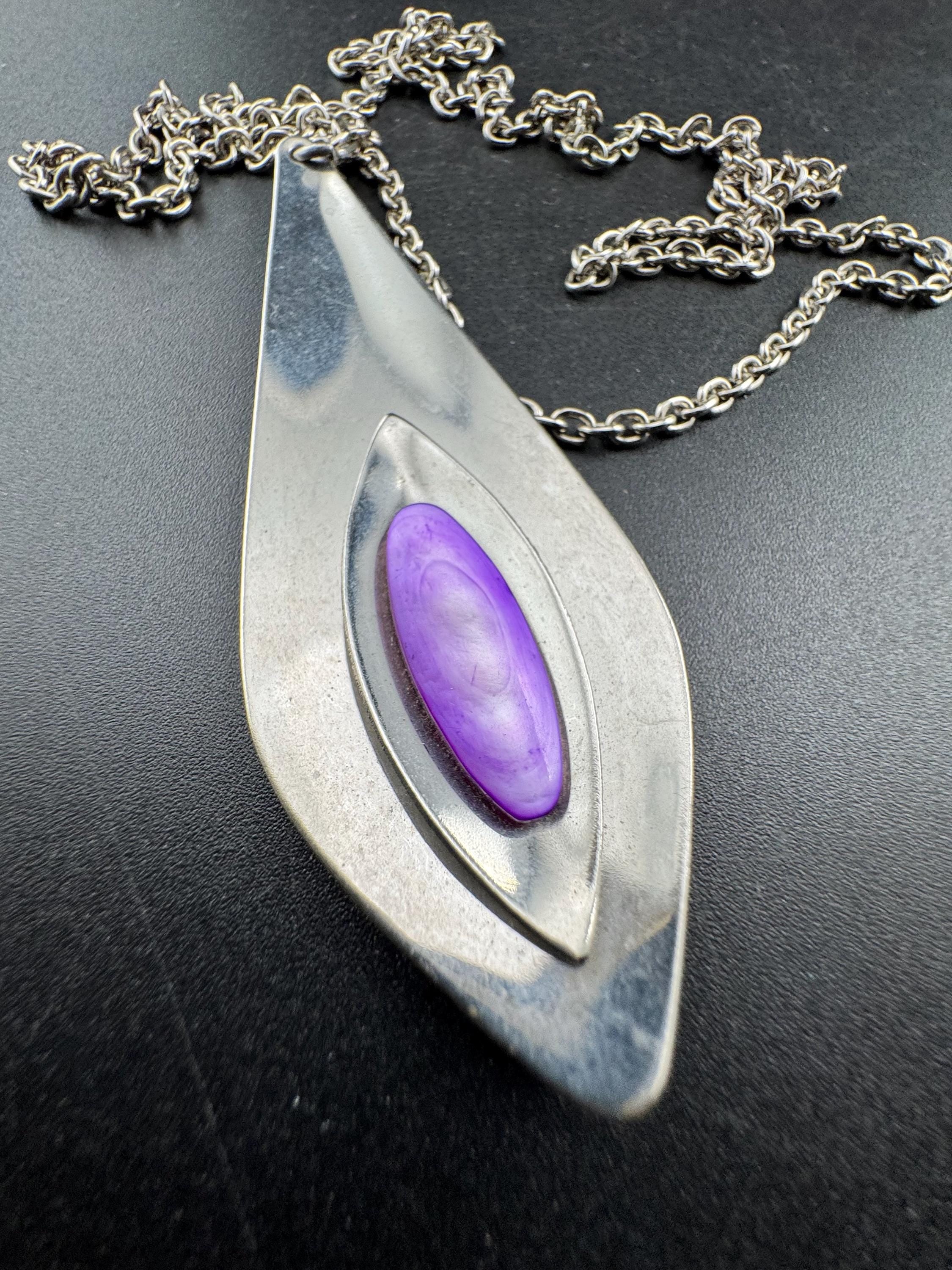 Signed stainless steel purple shell cabochon pendant necklace, Vintage 1970s