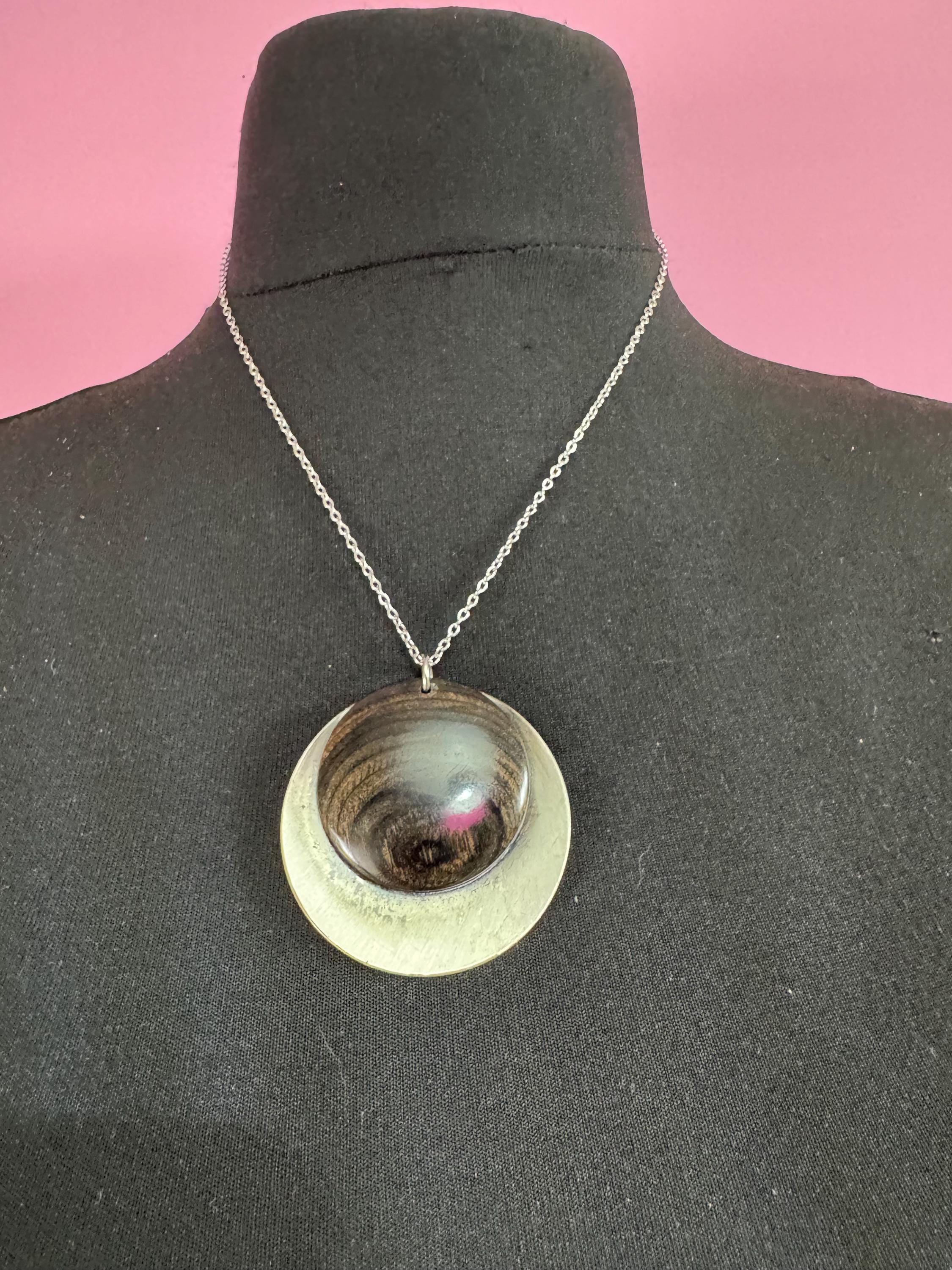 Signed Sheffield stainless brown wooden pendant necklace, Vintage 1970s