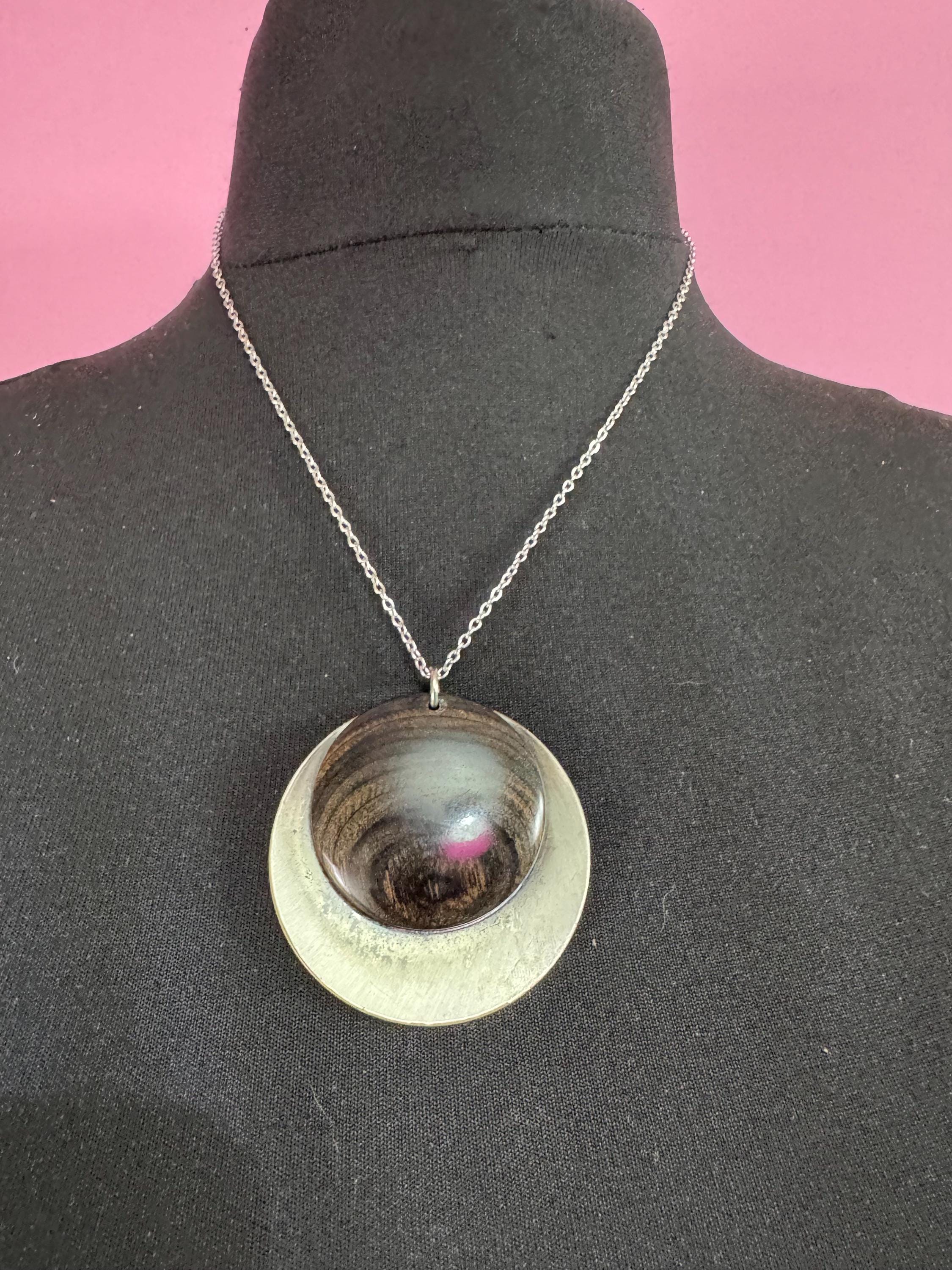 Signed Sheffield stainless brown wooden pendant necklace, Vintage 1970s