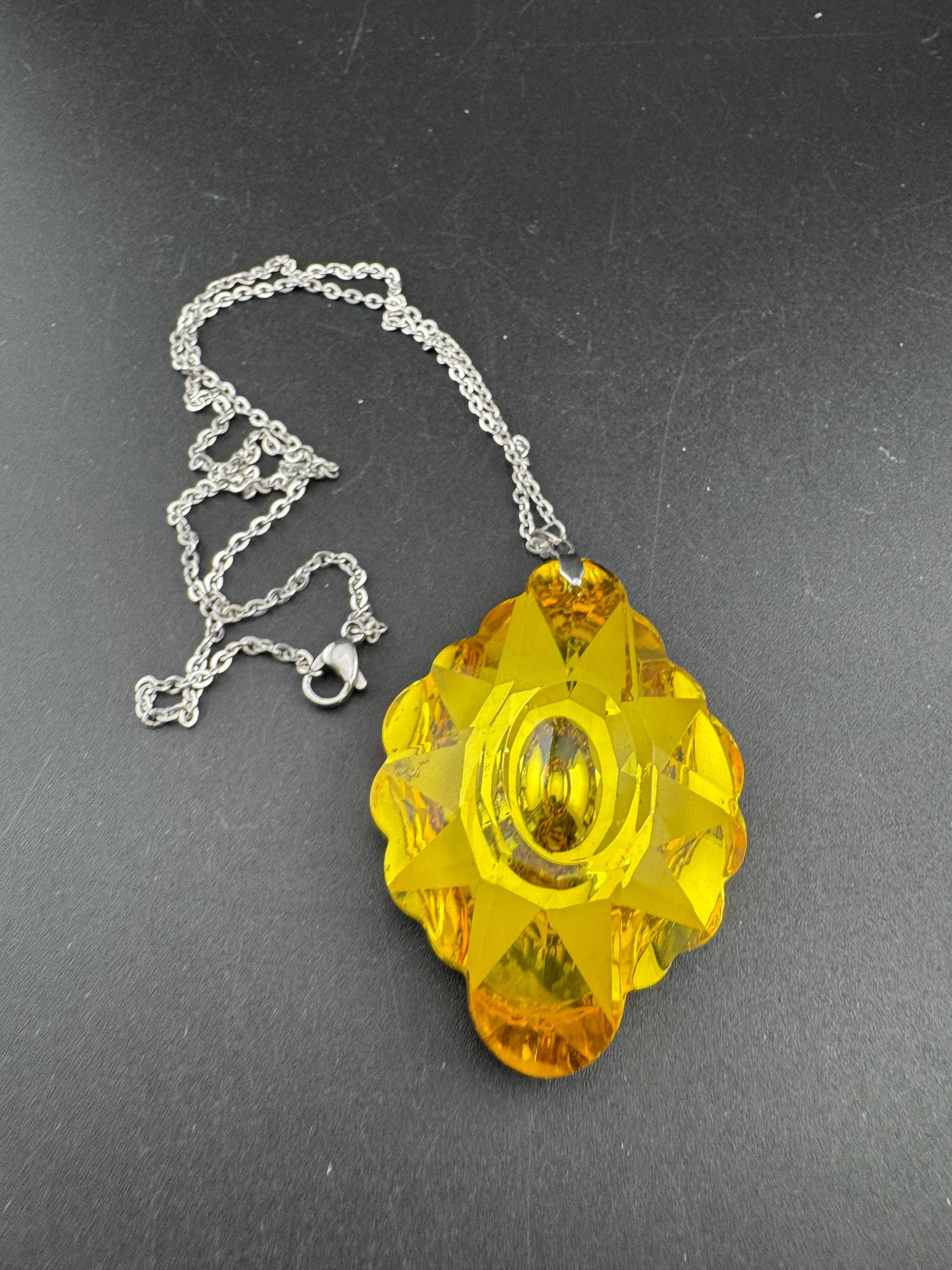 Vintage oversized yellow faceted teardrop 1970s pendant necklace, silver tone