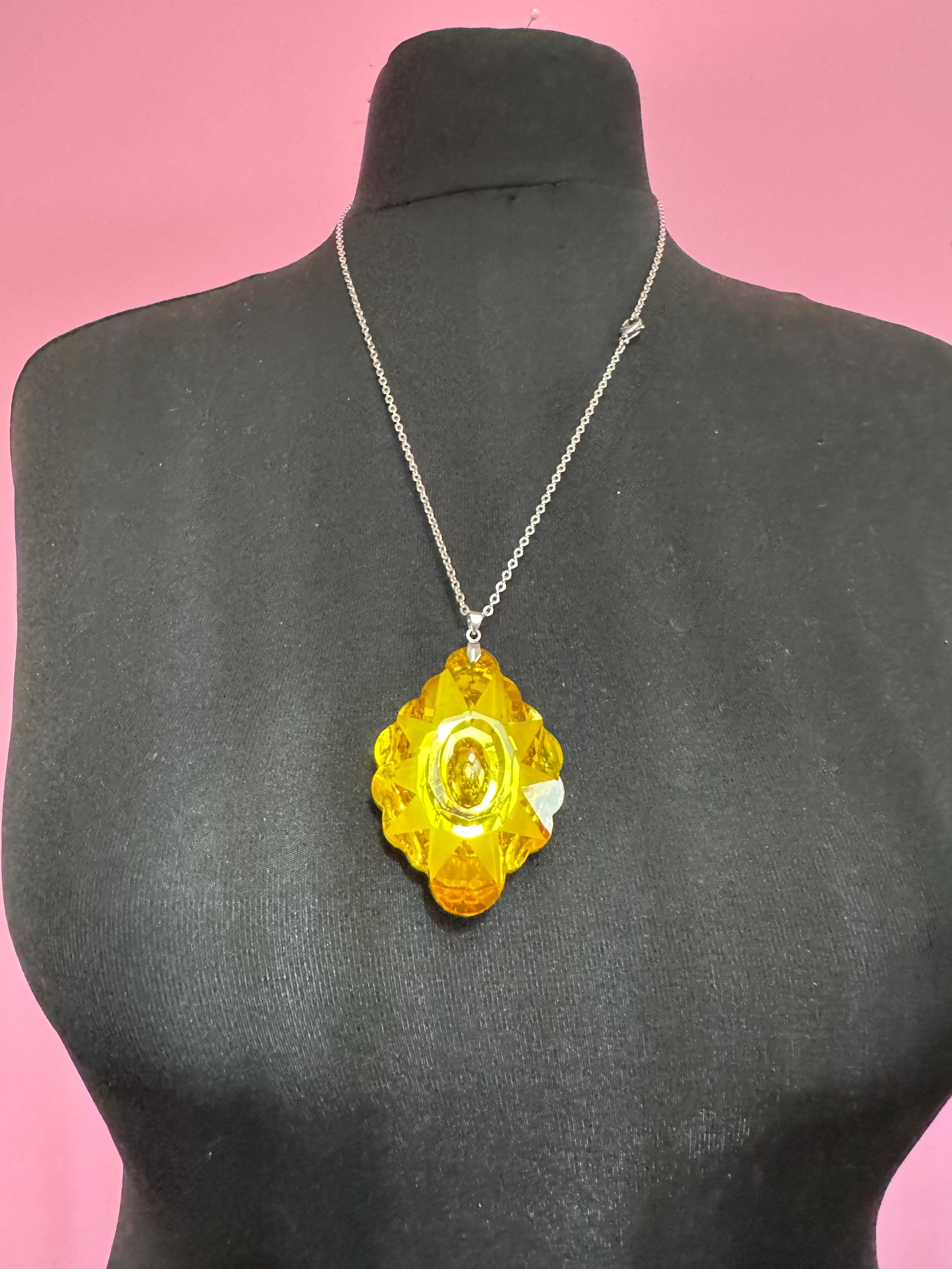 Vintage oversized yellow faceted teardrop 1970s pendant necklace, silver tone