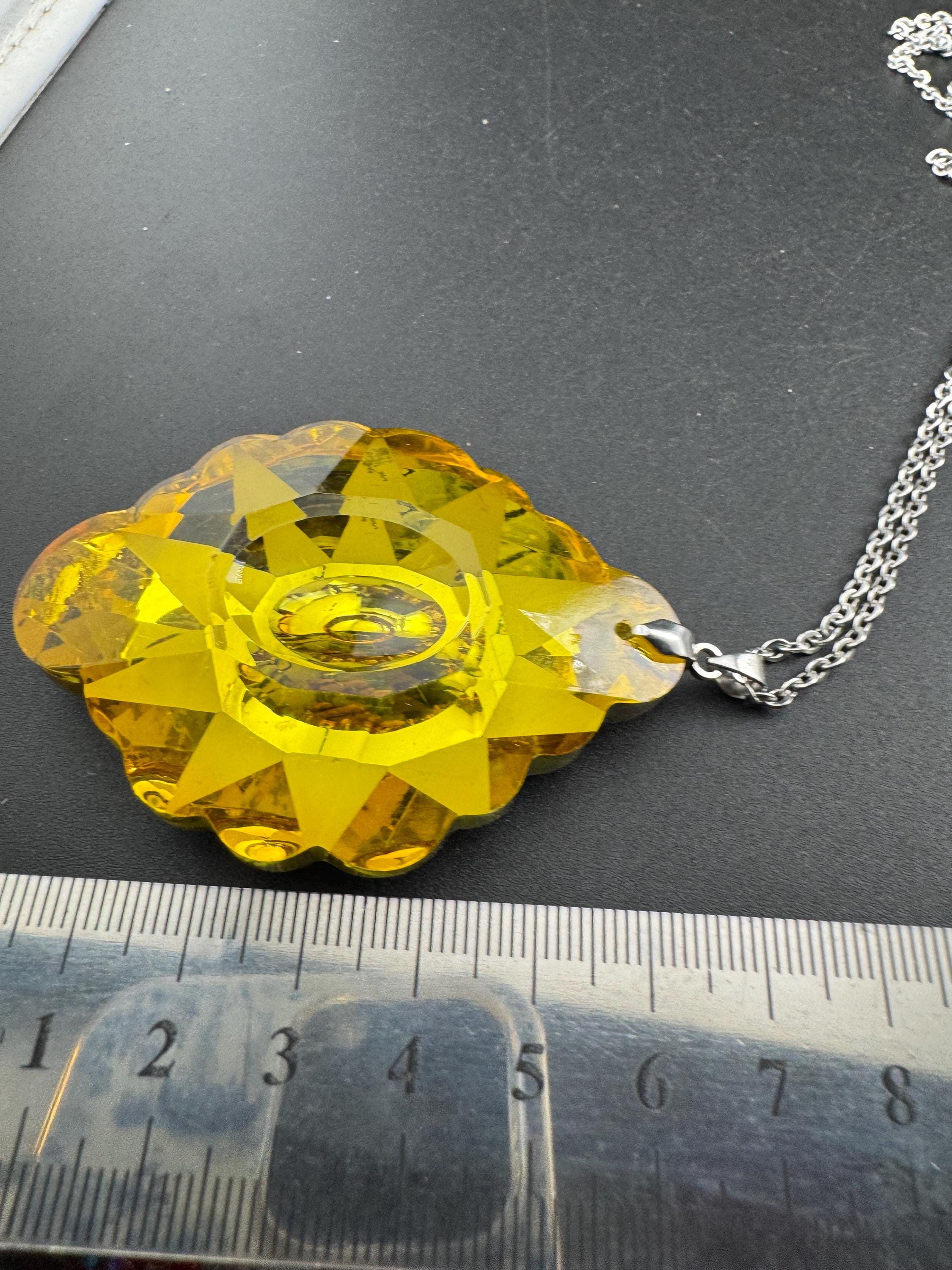 Vintage oversized yellow faceted teardrop 1970s pendant necklace, silver tone