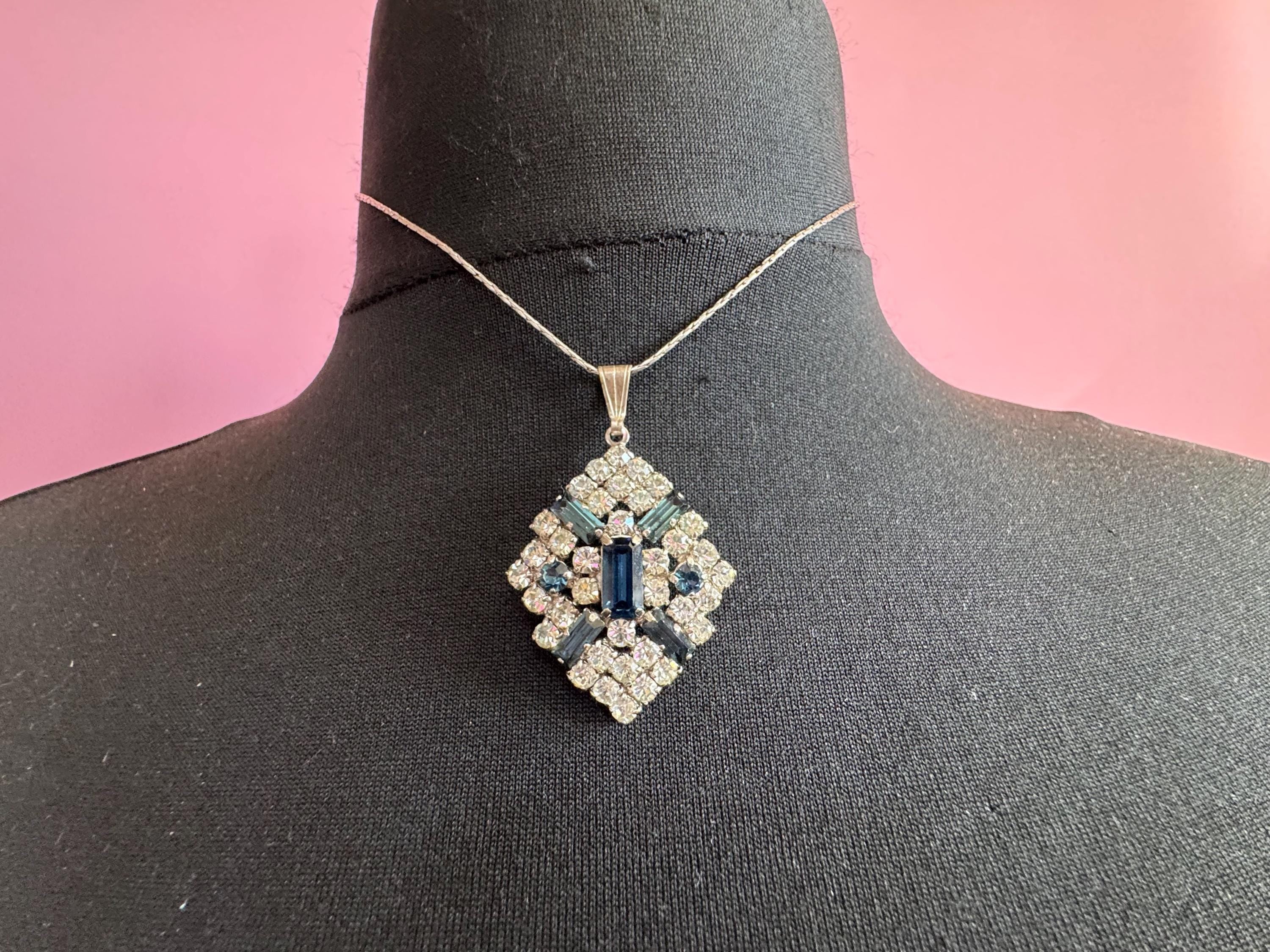 Vintage sapphire blue rhinestone pendant Necklace, silver tone chain