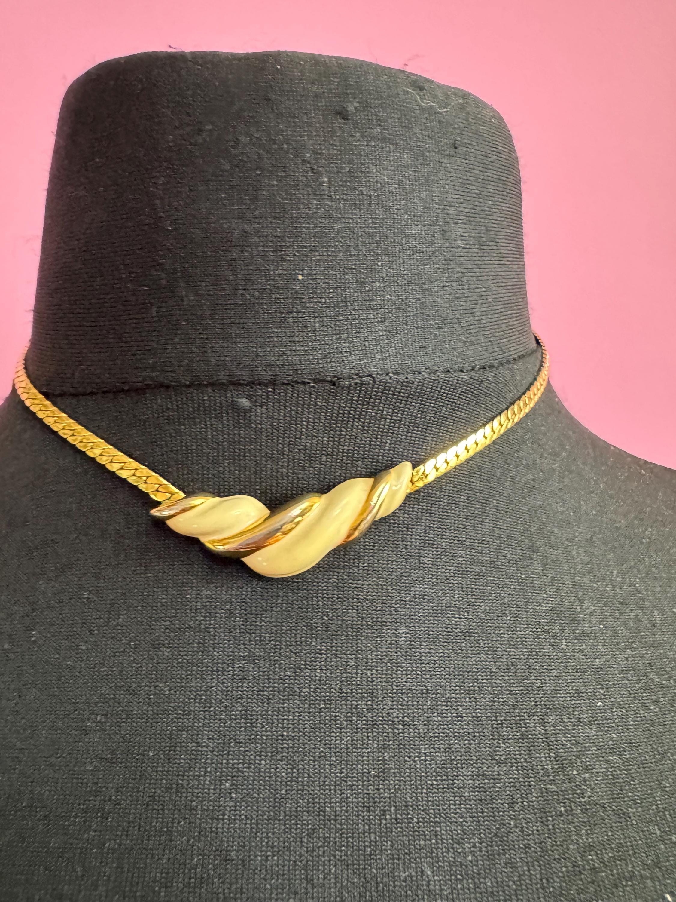 Signed NAPIER cream Enamel Choker: Vintage Gold Tone chain necklace