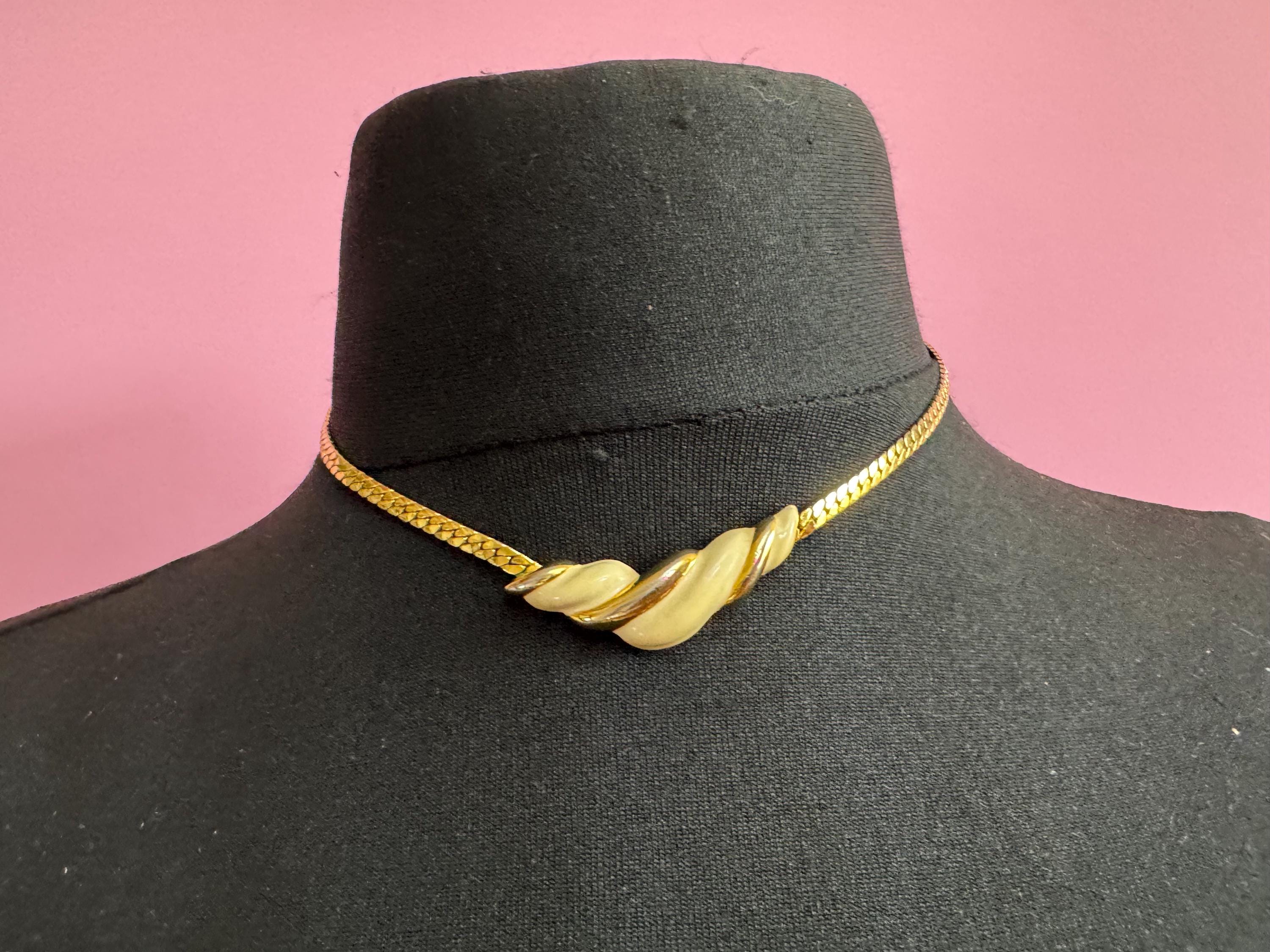 Signed NAPIER cream Enamel Choker: Vintage Gold Tone chain necklace