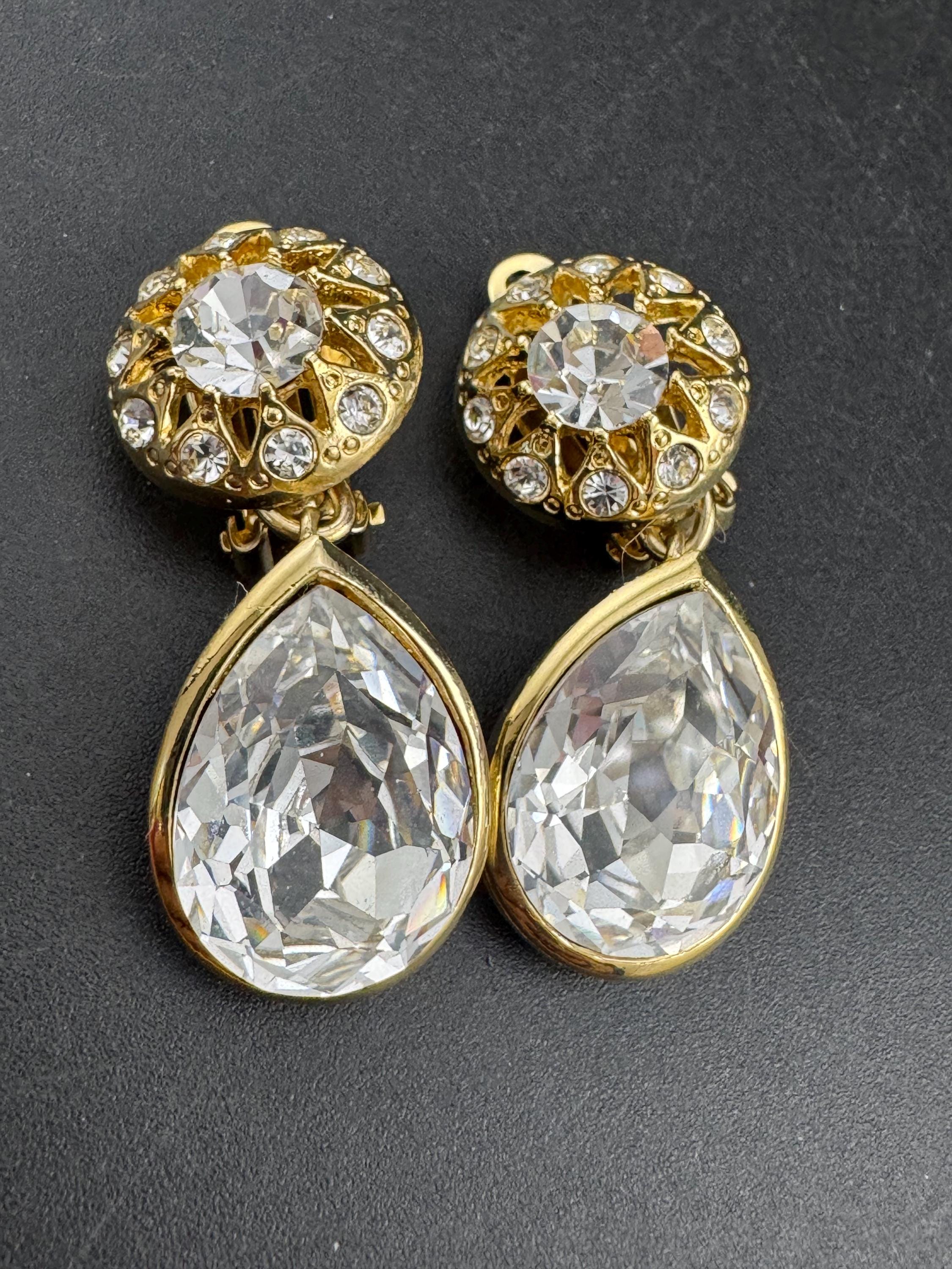 Clear teardrop Crystal clip on dangly Earrings: Swarovski, Gold Tone, 1980s Stock
