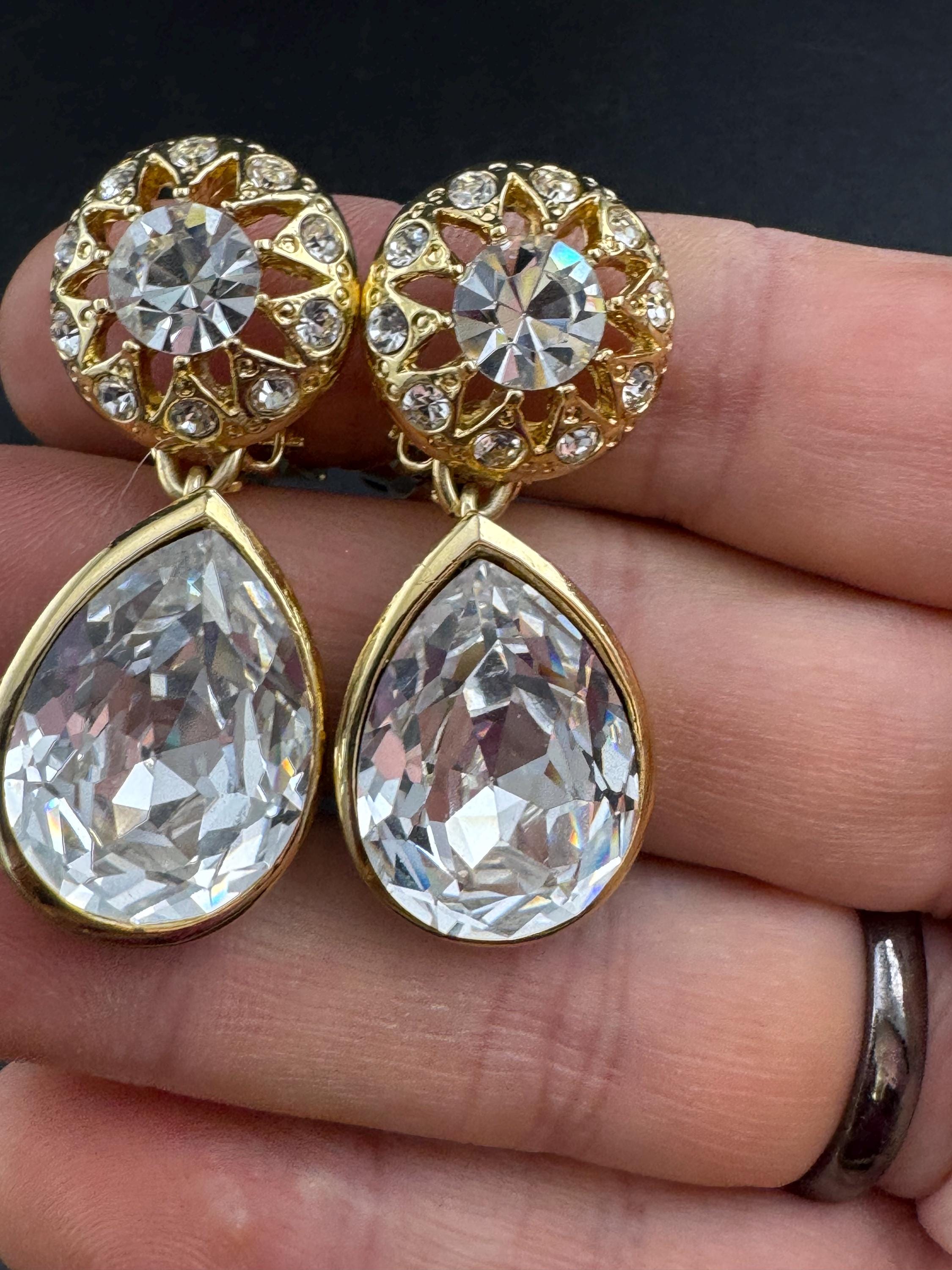 Clear teardrop Crystal clip on dangly Earrings: Swarovski, Gold Tone, 1980s Stock
