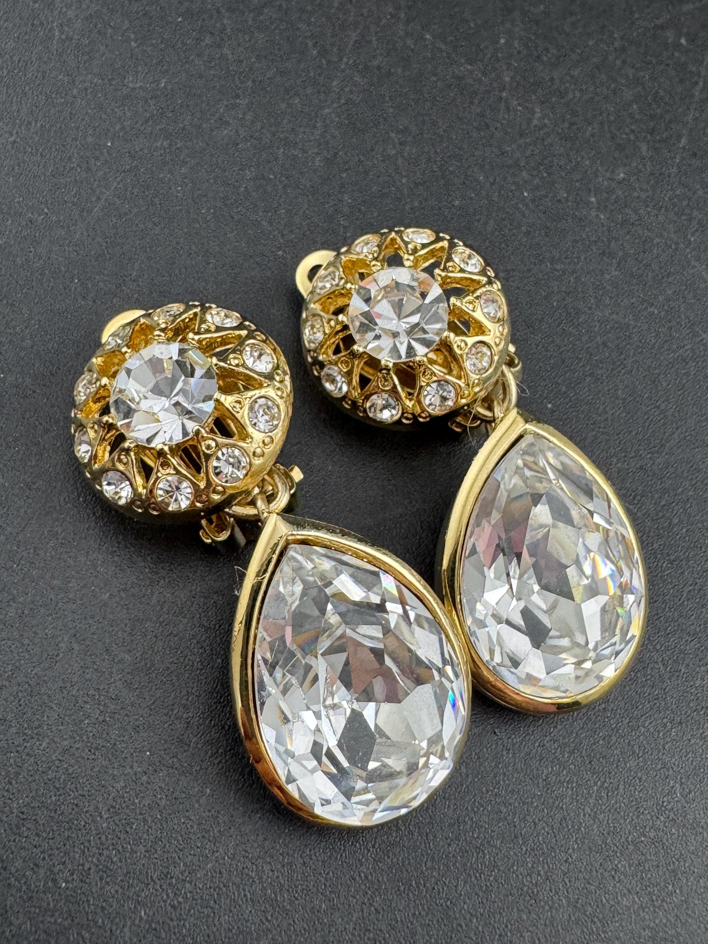Clear teardrop Crystal clip on dangly Earrings: Swarovski, Gold Tone, 1980s Stock