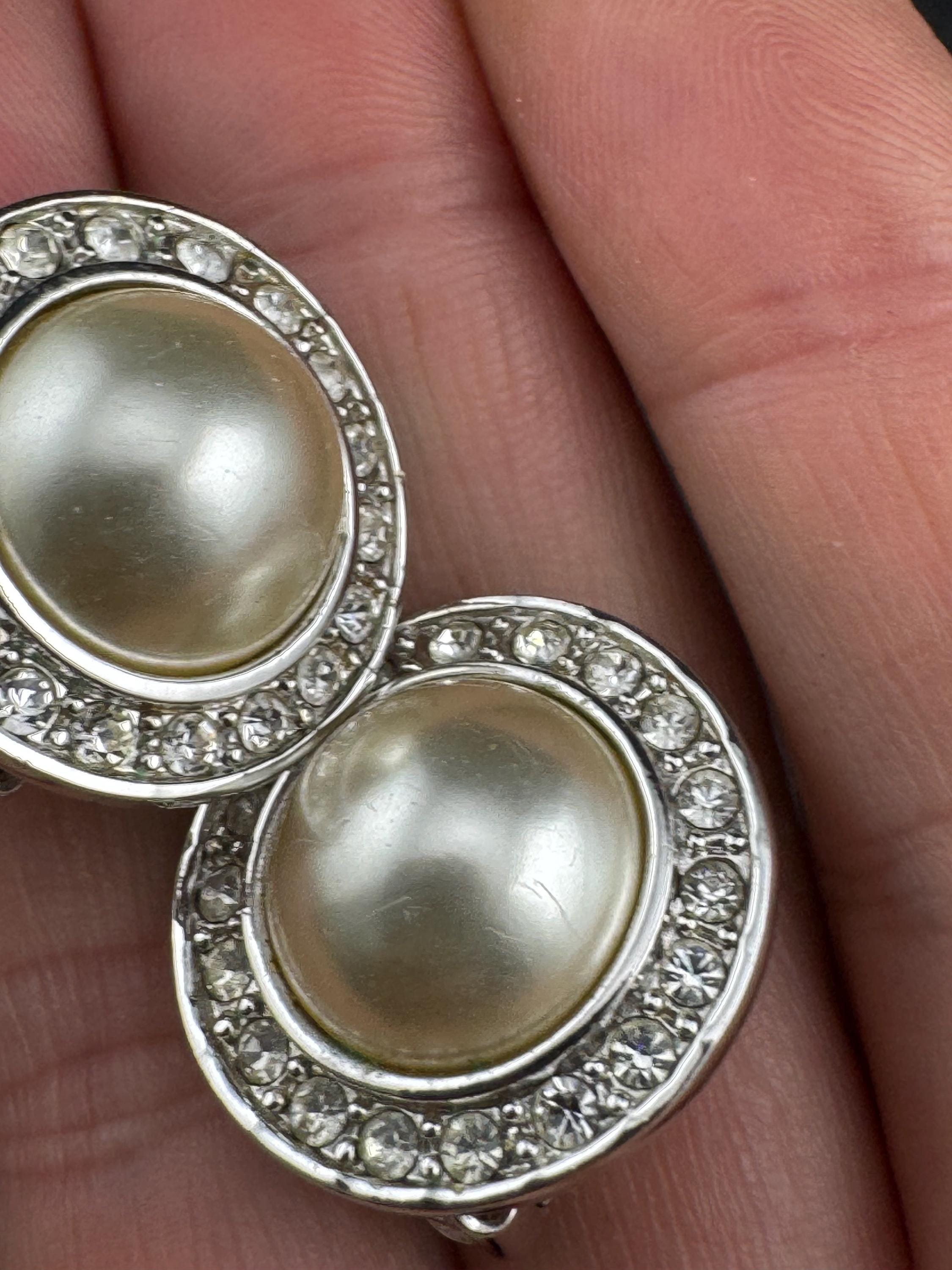 Vintage round  Pearl rhinestone diamanté Clip On Stud Earrings, silver tone