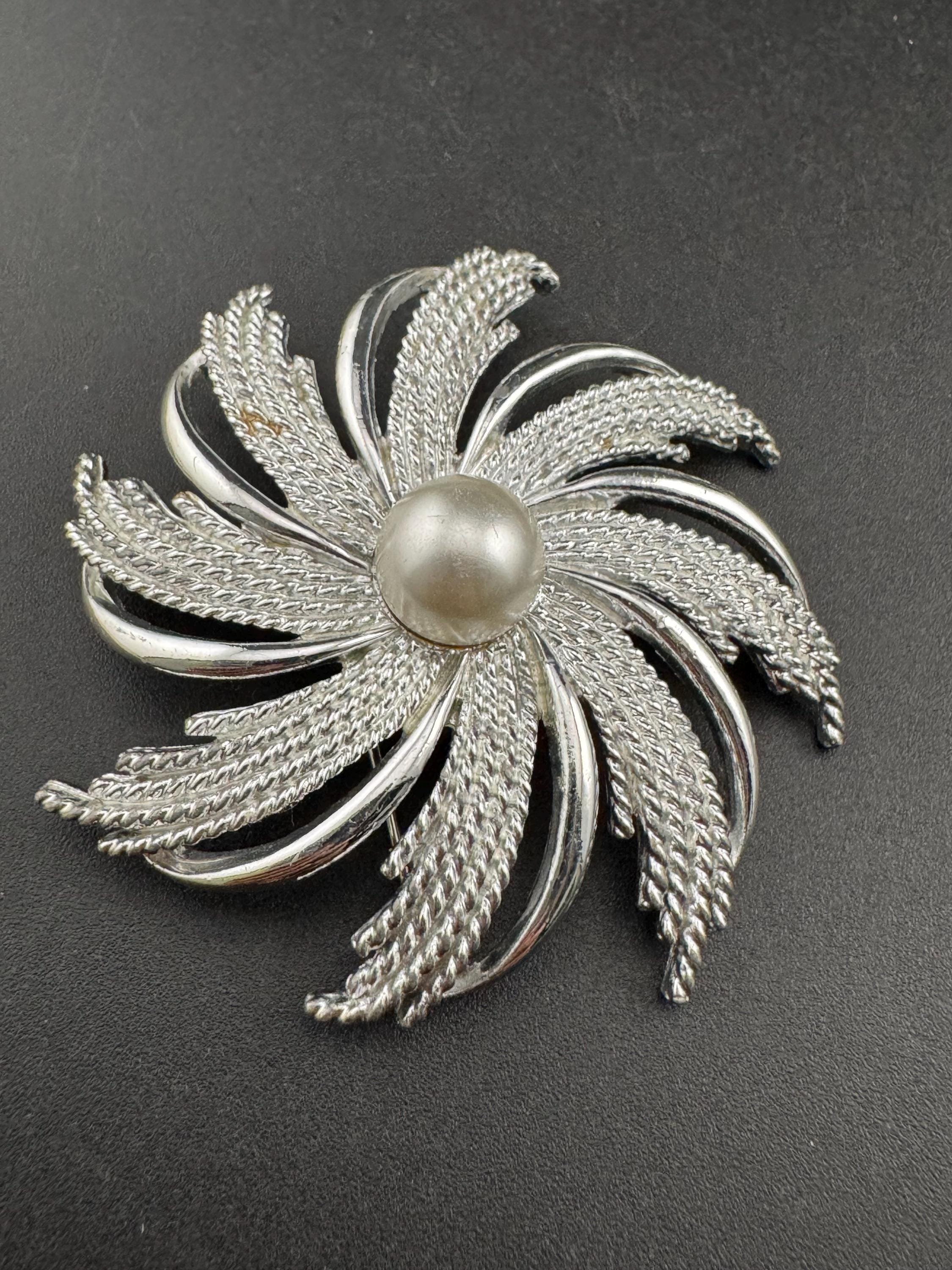 vintage large Sarah Coventry pinwheel brooch, silver tone with central pearl