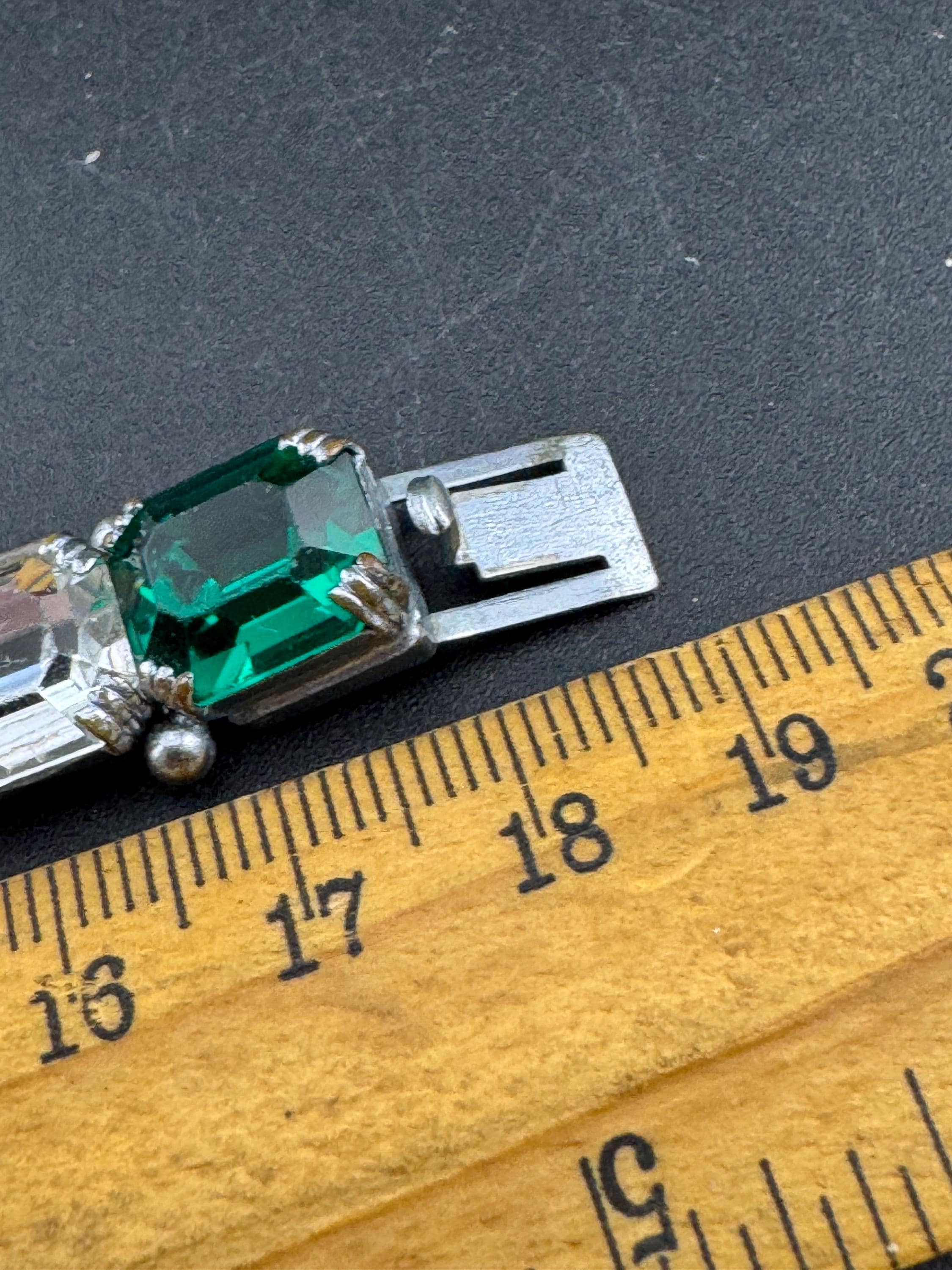 Vintage emerald green glass diamanté rhinestone cocktail bracelet, silver tone