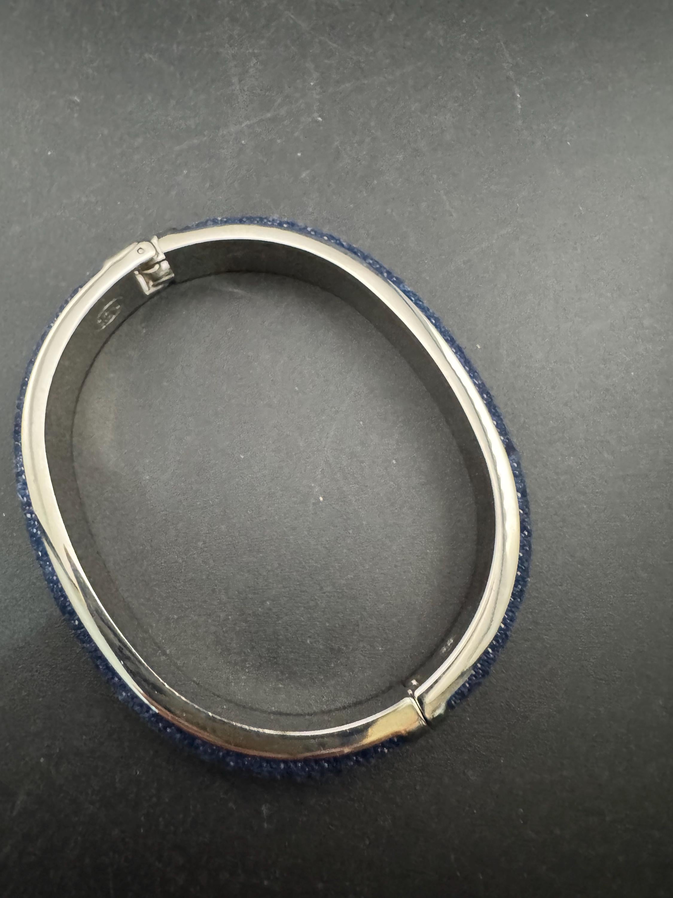 Signed Joan rivers denim blue clamper bangle: silver plated bracelet