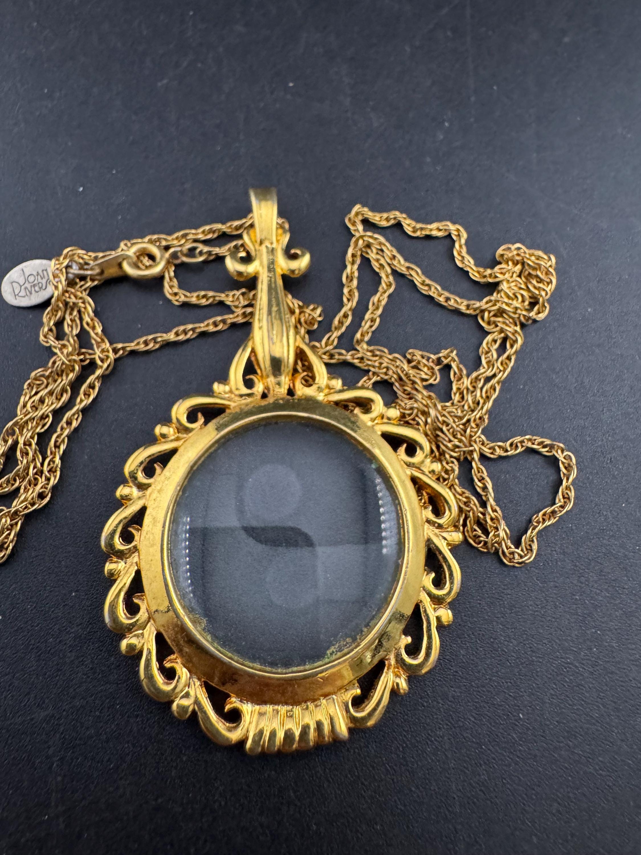 Signed Joan rivers magnifier pendant necklace, gold plated magnifying jewellers loupe