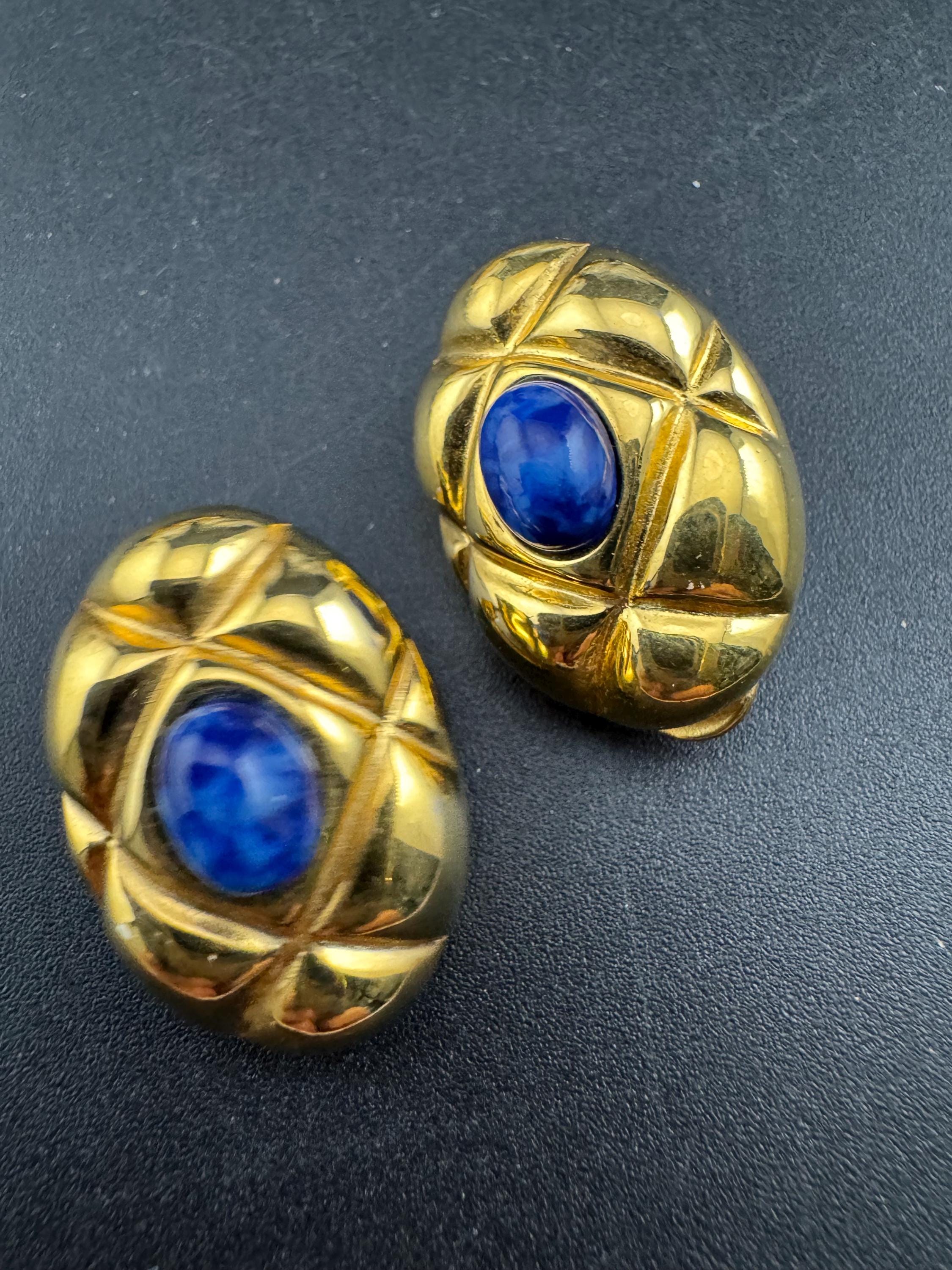 Vintage blue cabochon Clip On Earrings: Sapphire vintage Gripoix style