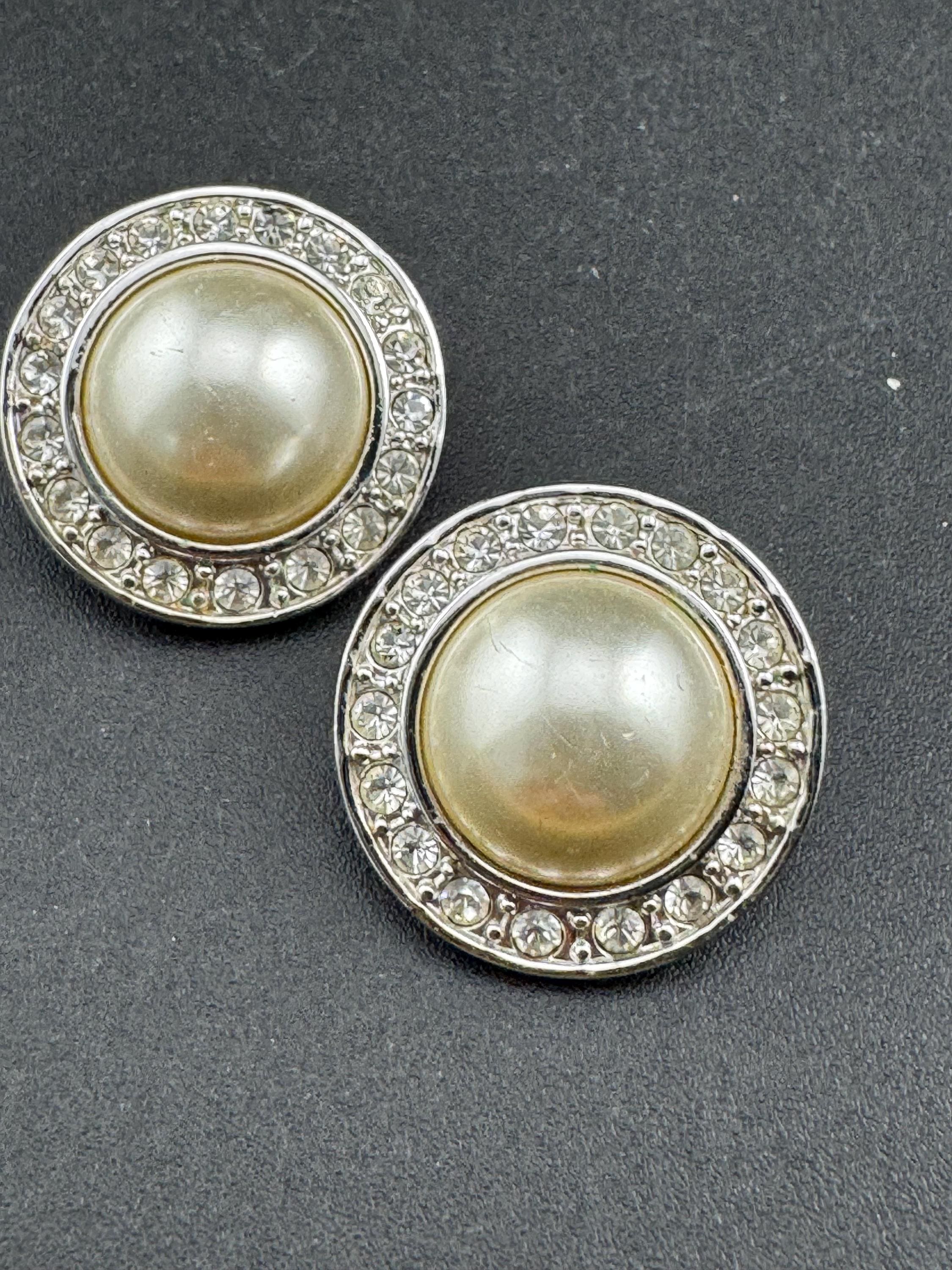 Vintage round  Pearl rhinestone diamanté Clip On Stud Earrings, silver tone