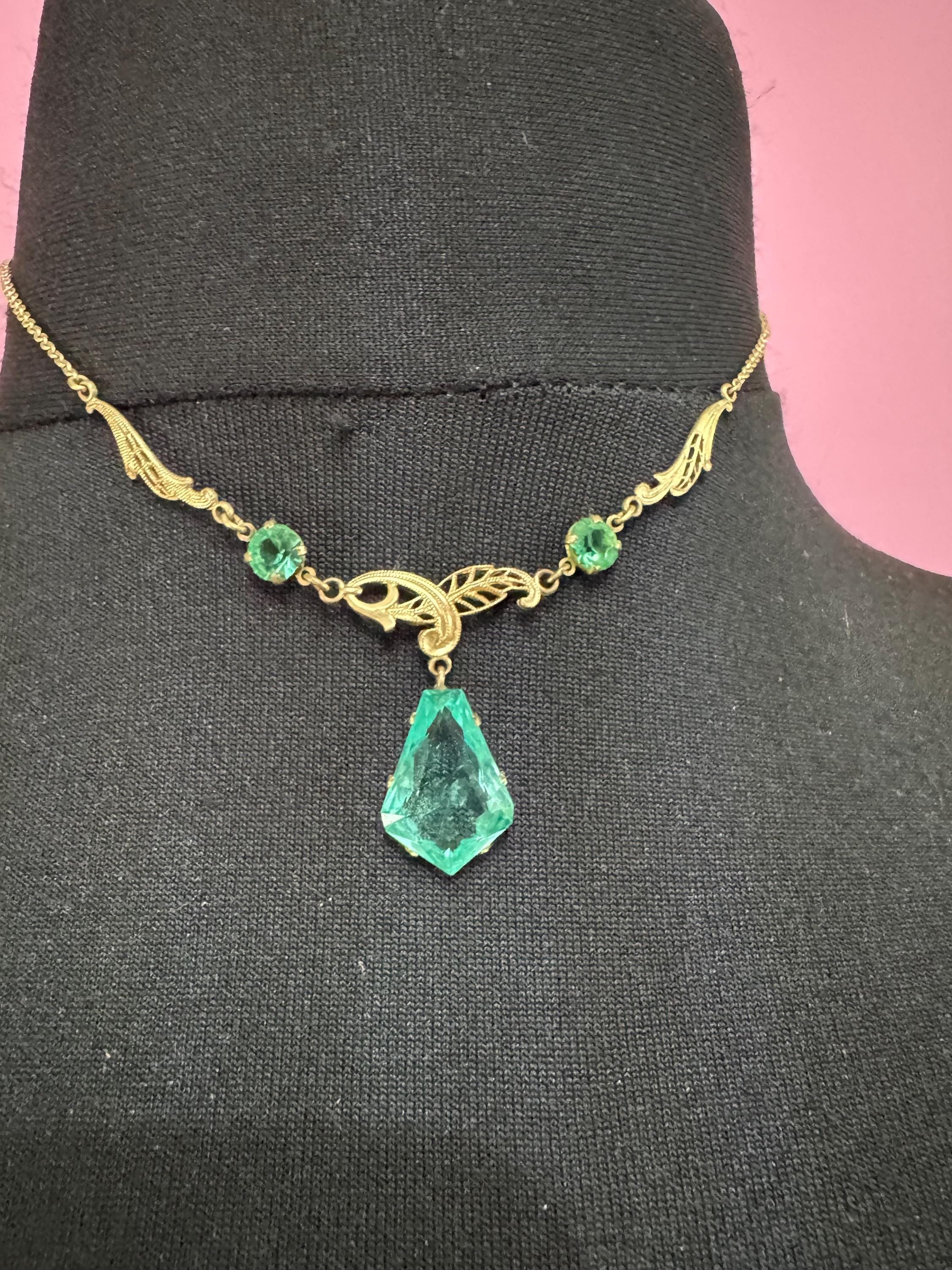 Rolled gold Art Deco emerald green teardrop pendant drop Necklace Antique