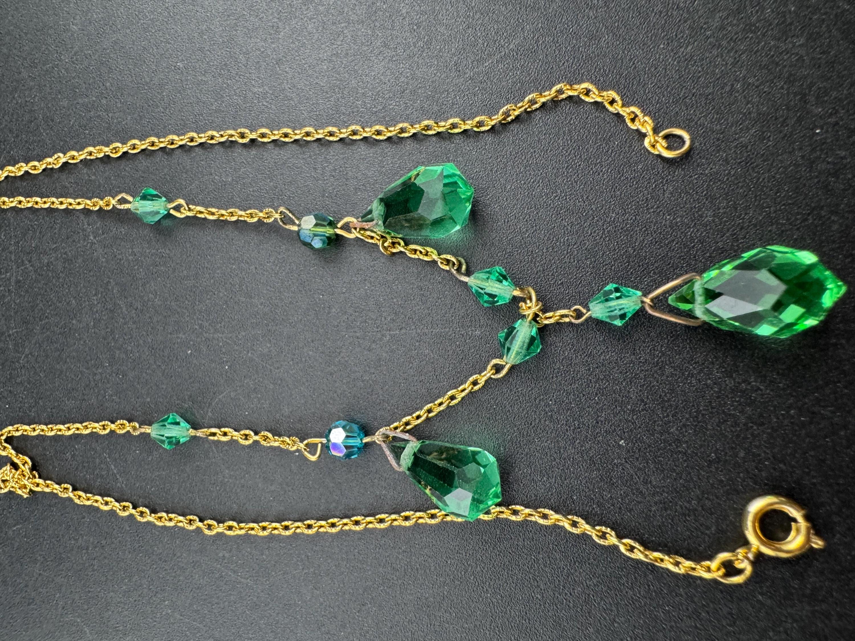 Antique gold tone Art Deco emerald green triplet pendant drop Necklace