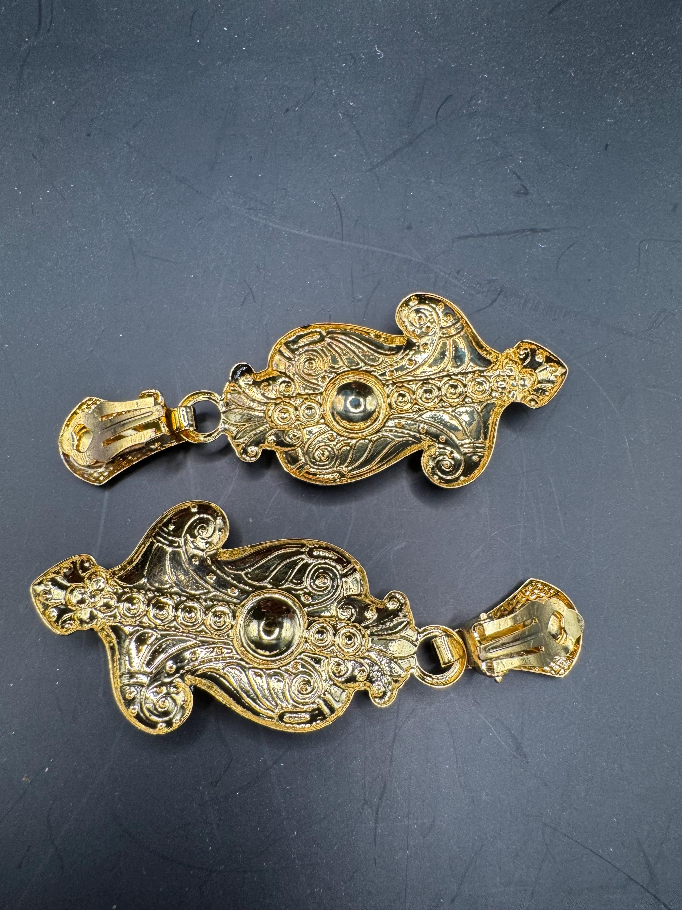 Vintage 80s antique Gold door knocker drop clip on earrings,  embossed metal unused