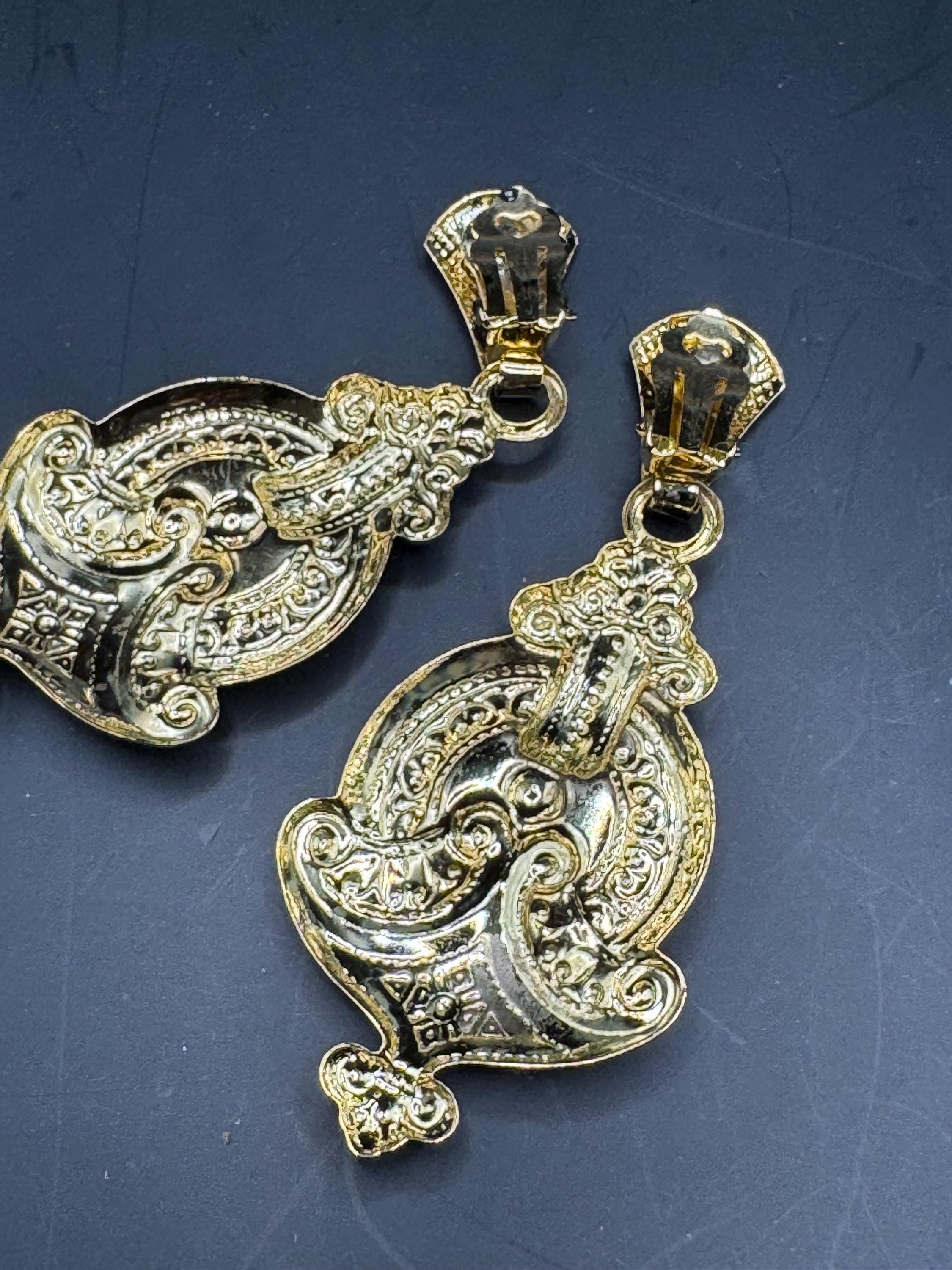 Vintage 80s 7cm antique Gold door knocker drop clip on earrings,  embossed metal unused