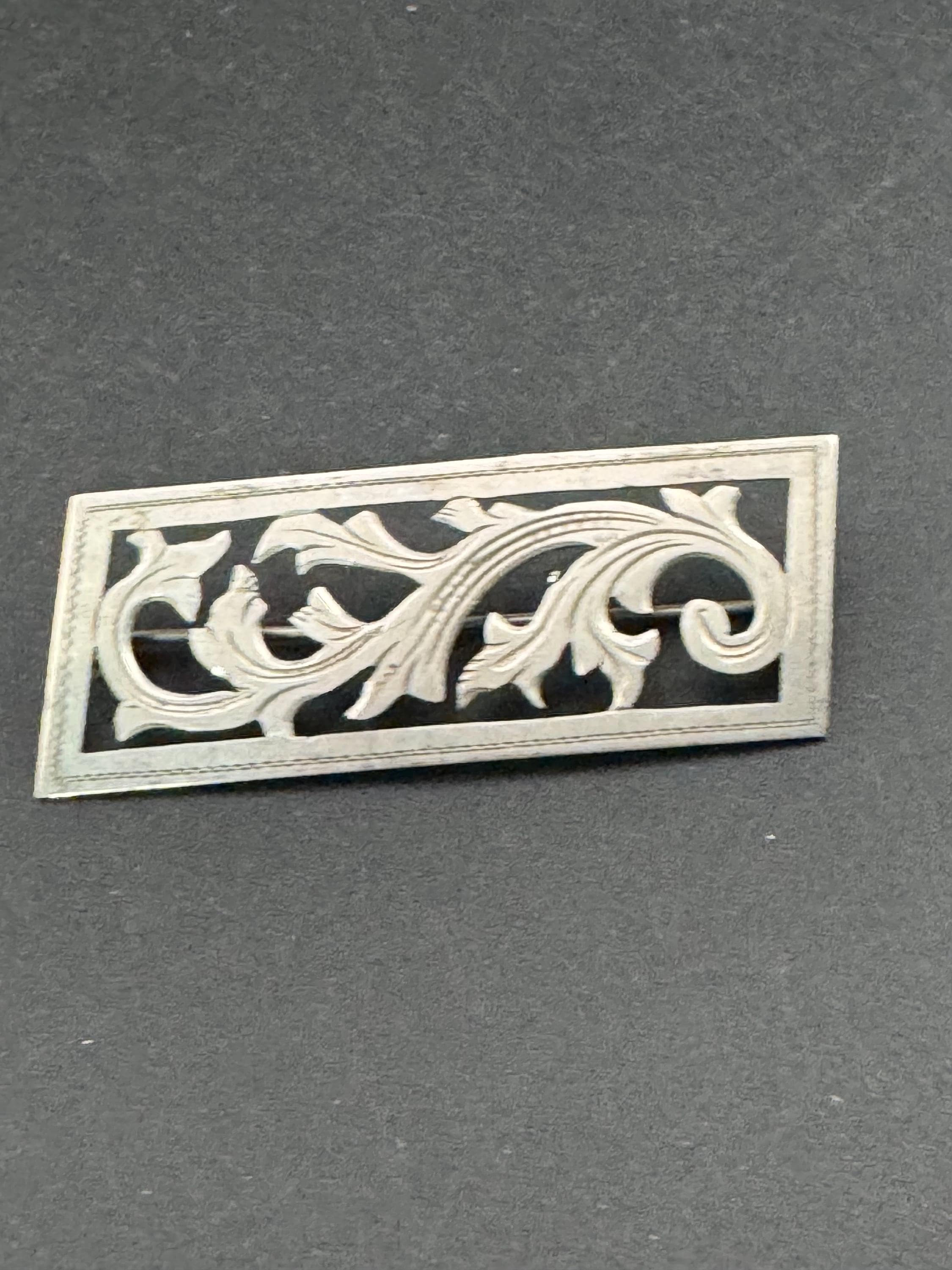 Stamped handarbeit Vintage 835 silver openwork Brooch, 6.1grams