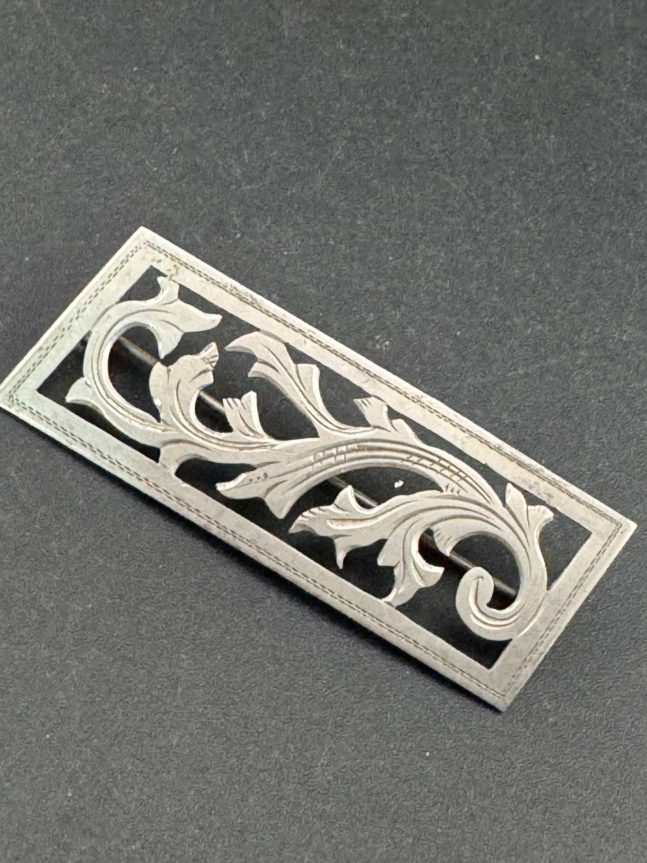 Stamped handarbeit Vintage 835 silver openwork Brooch, 6.1grams