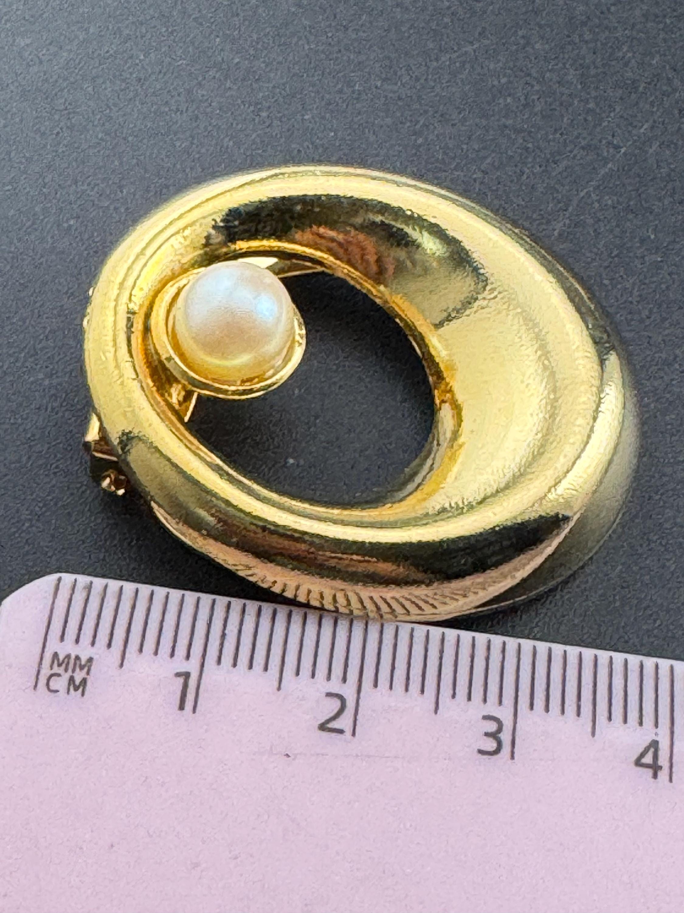 Vintage gold Faux Pearl oval Scarf Clip, 1980s unused
