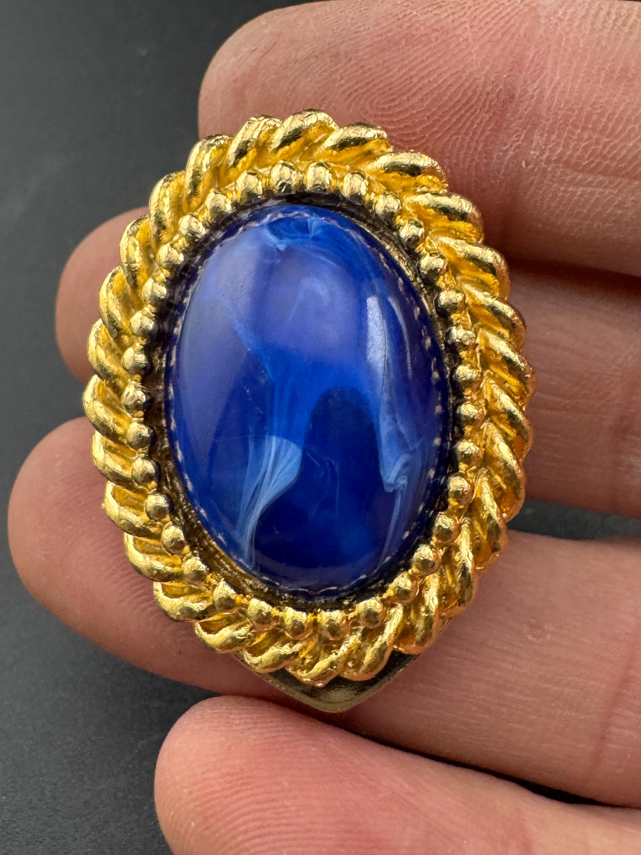 Gold rope edge bright blue cabochon Oval Scarf ring , unused 1980s