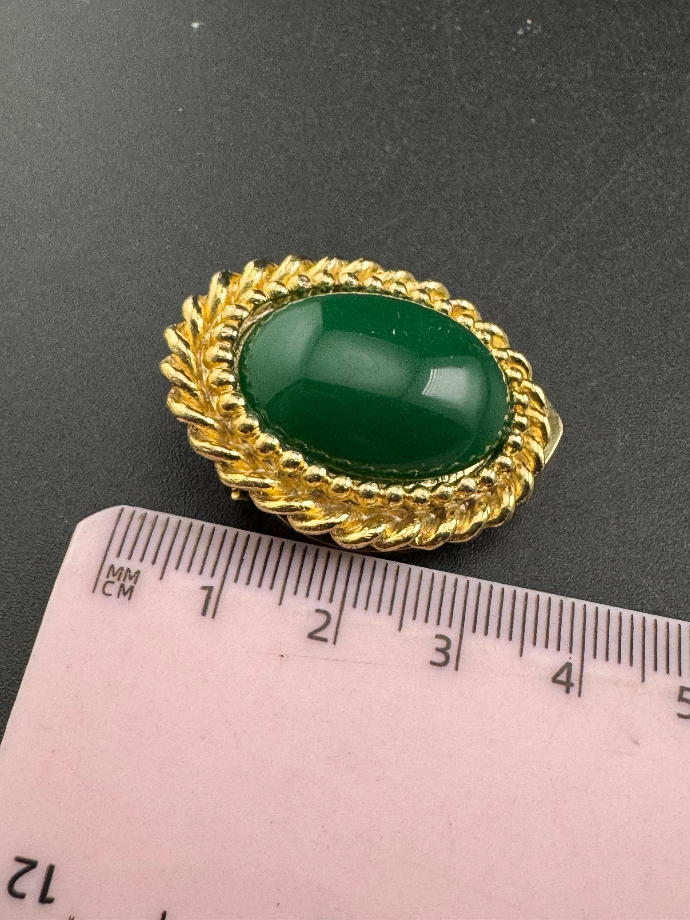 Gold rope edge emerald green cabochon Oval Scarf ring , unused 1980s