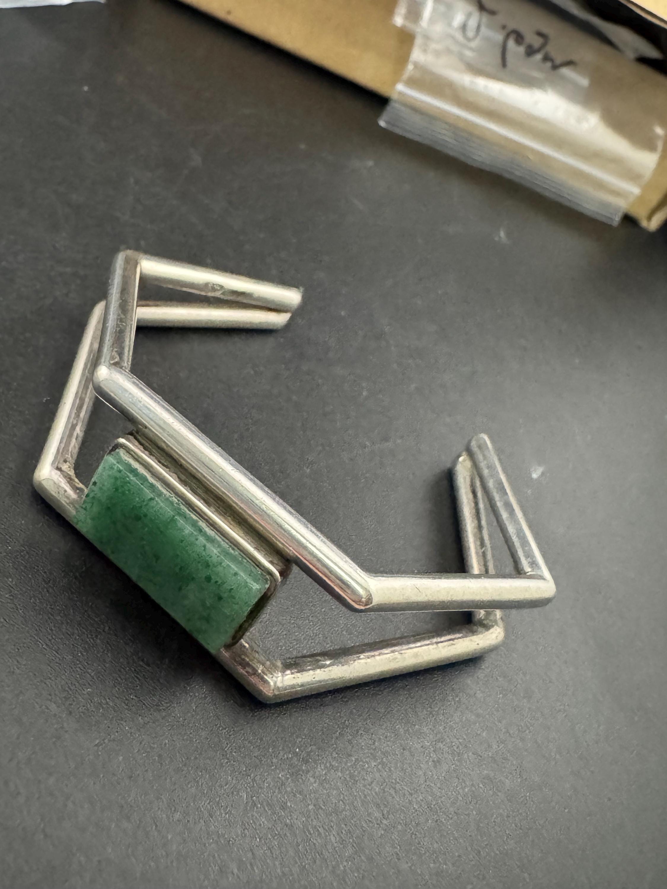 Vintage modernist green gemstone geometric sterling silver bangle