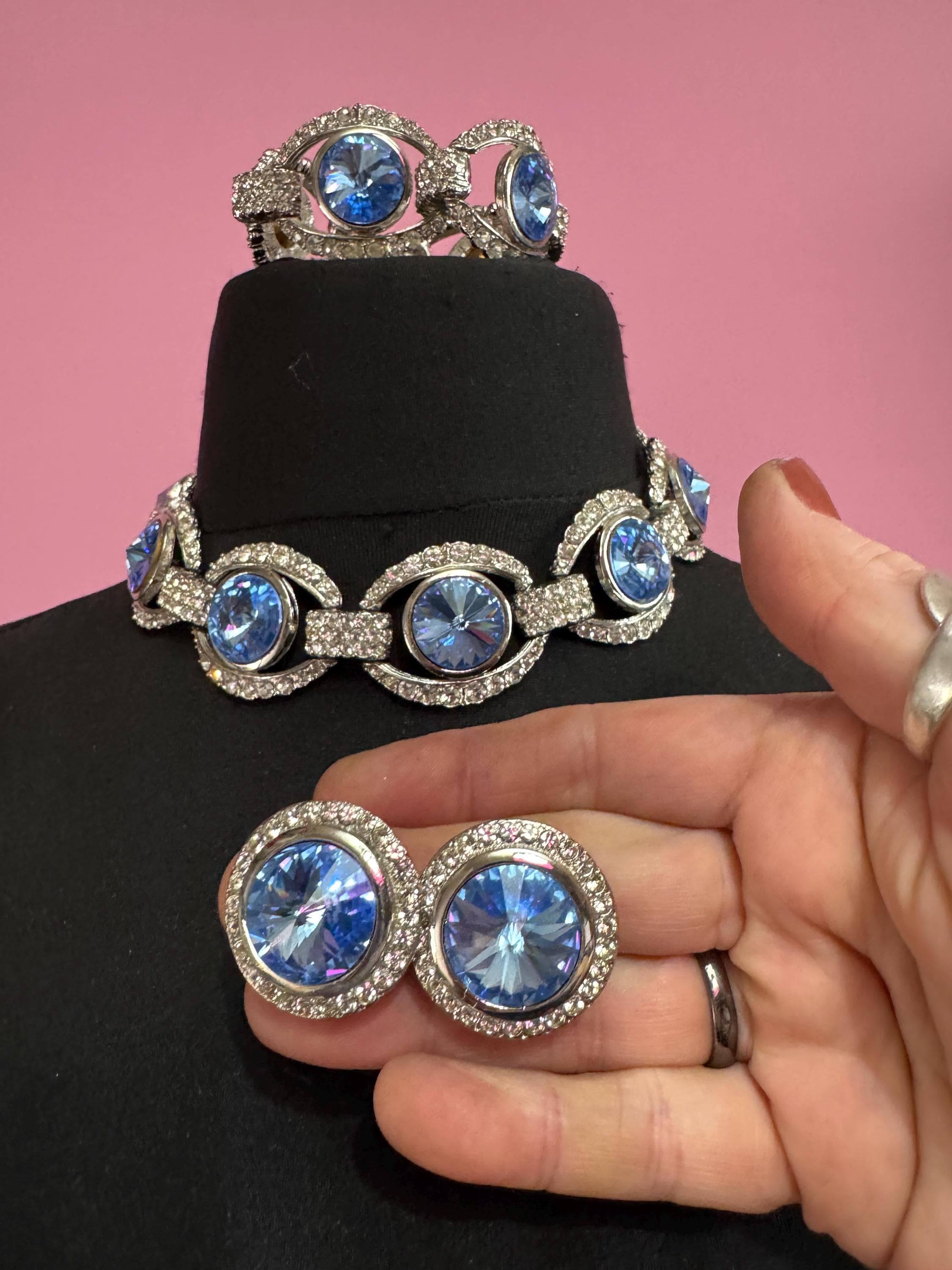 Vintage sapphire BLUE Swarovski rivoli crystal jewellery set, necklace,bracelet and clip on earrings.