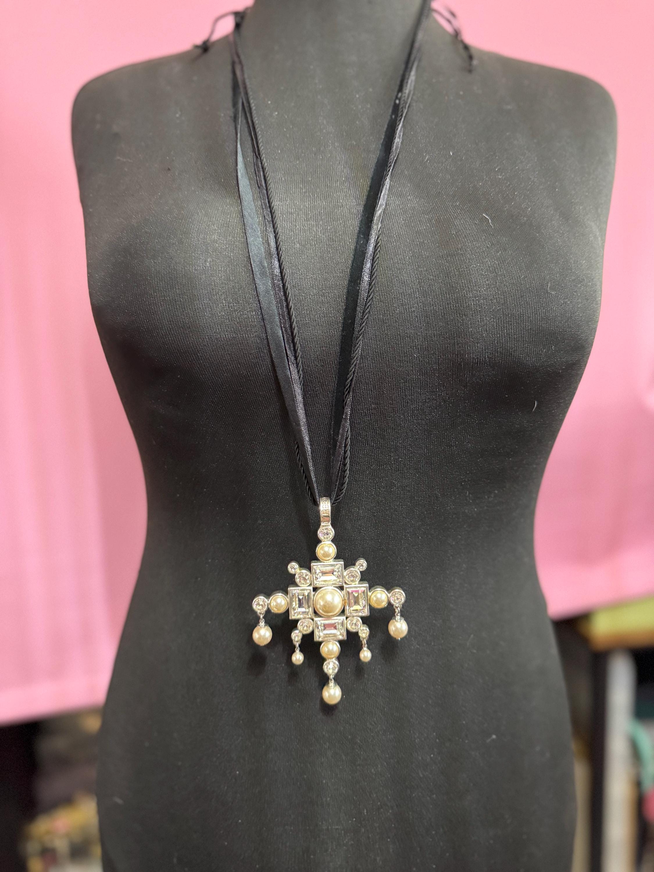 Signed dryberg kern oversized crystal and pearl cross pendant necklace