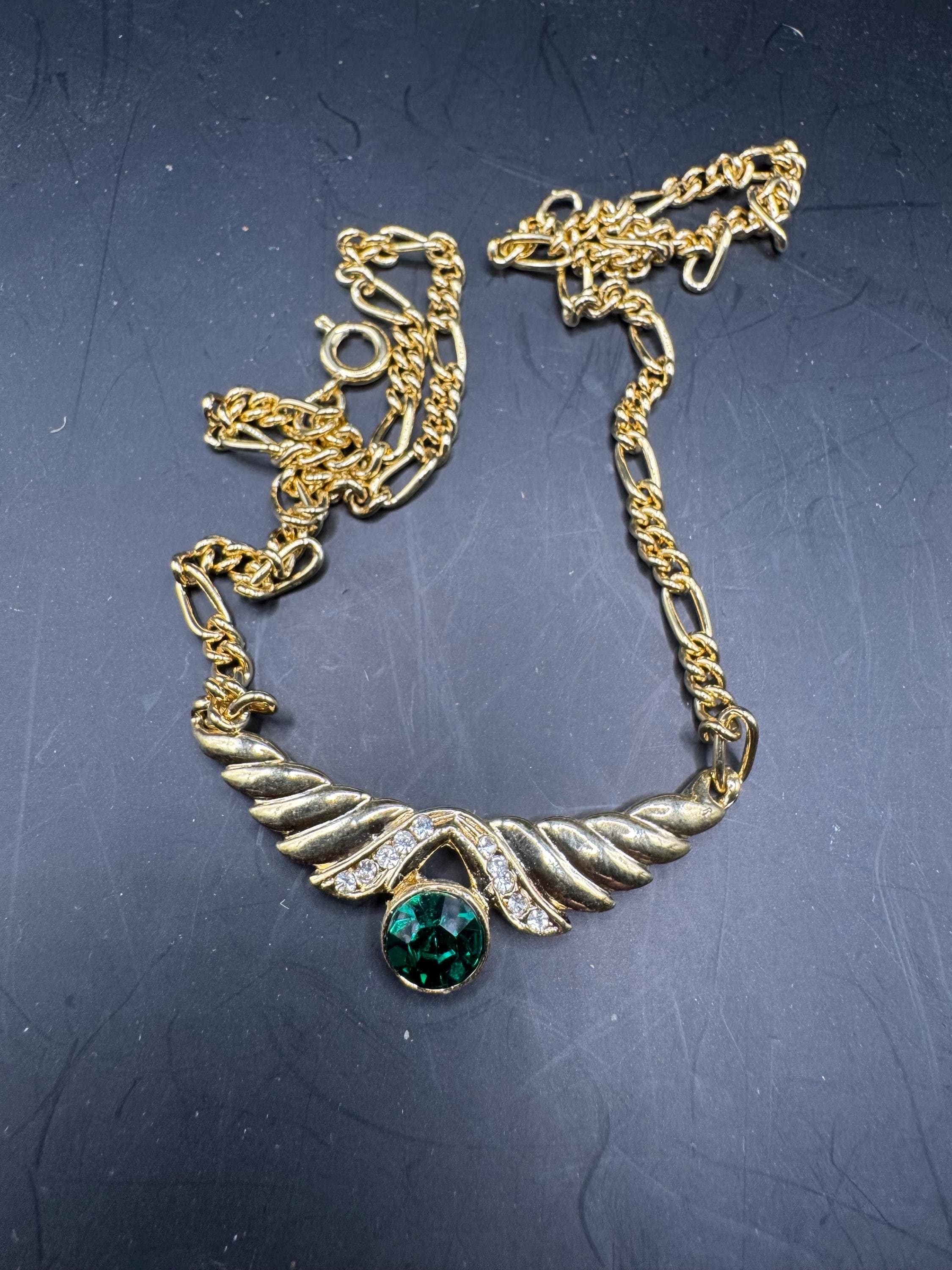 Gold Tone Figaro Chain emerald Necklace: Green Rhinestone