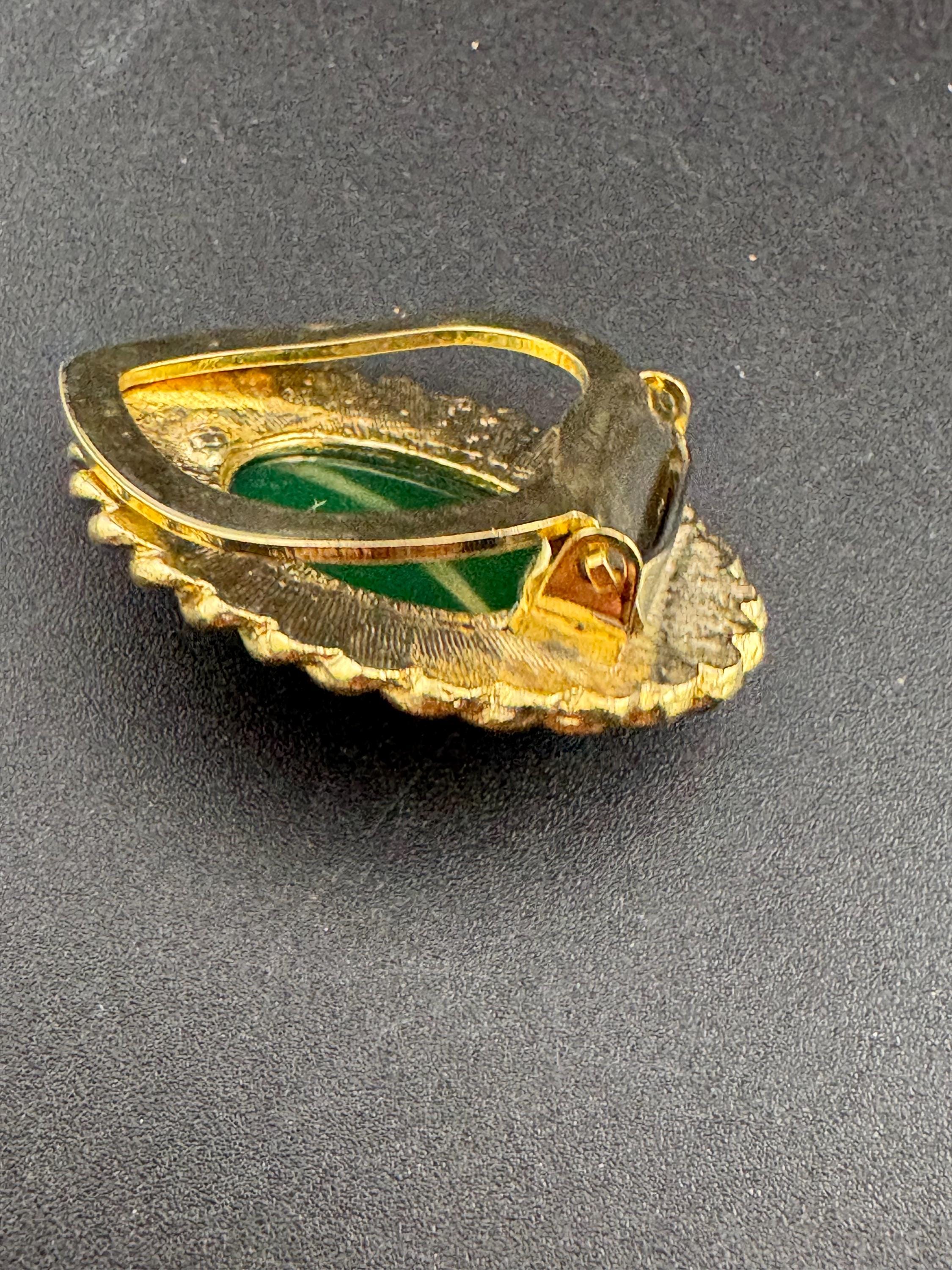 Vintage emerald green and gold Scarf Clip: oval cabochon