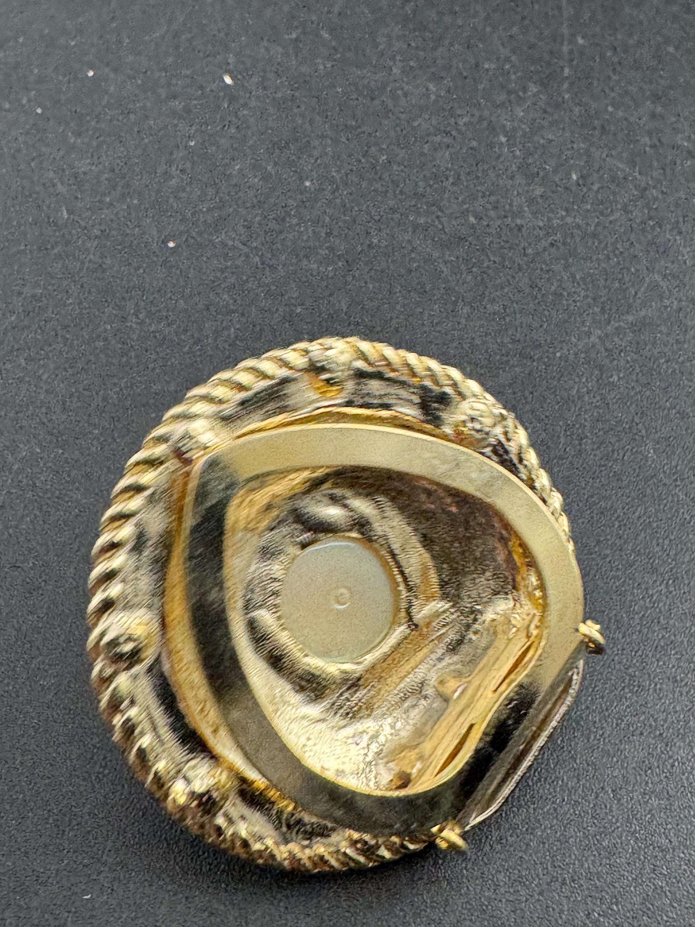 Etruscan Gold faux pearl round Scarf ring, rope edge 1980s clip