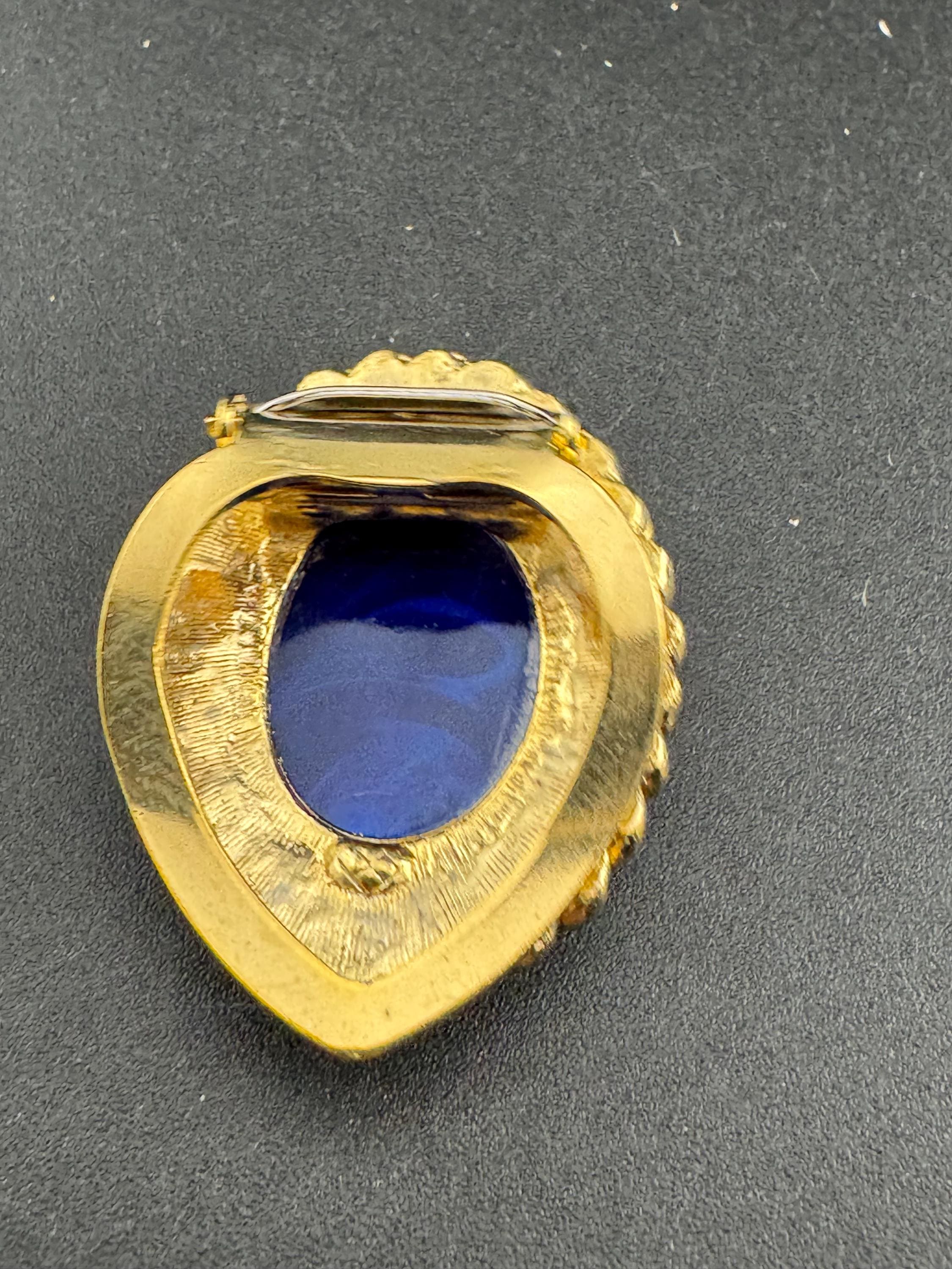 Gold rope edge bright blue cabochon Oval Scarf ring , unused 1980s