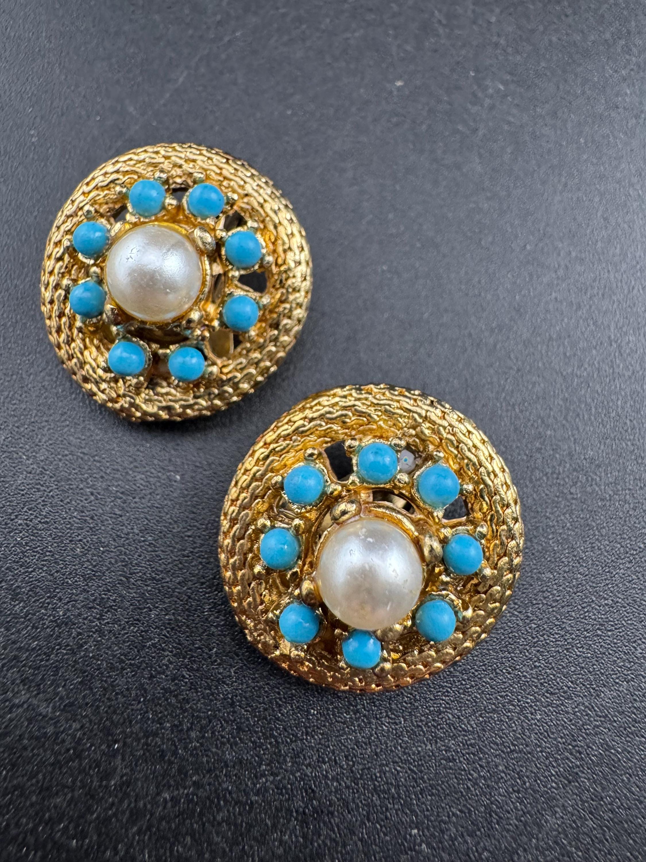 vintage 1960s gold mesh faux pearl and turquoise round clip on earrings, unused