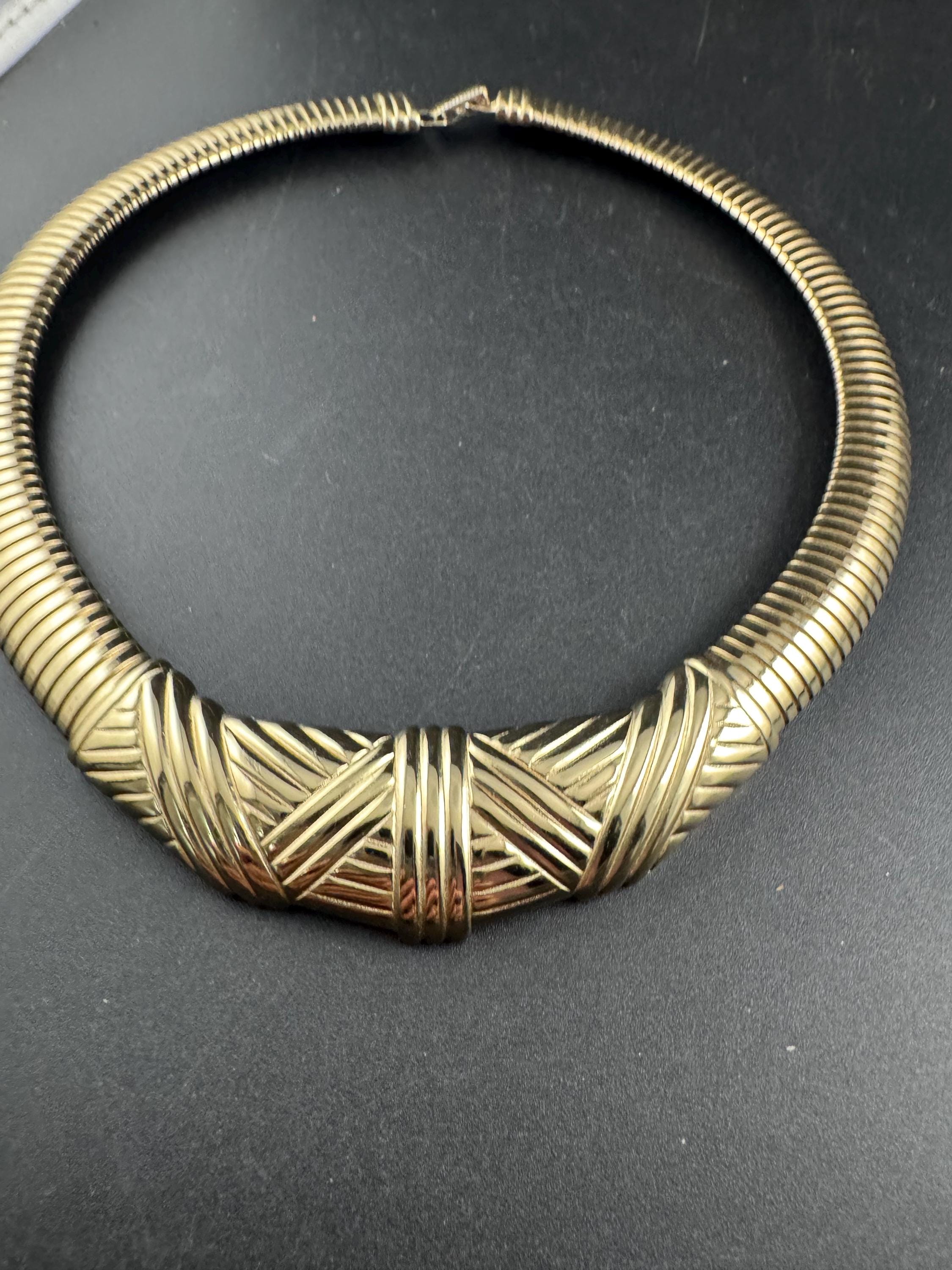 Signed Avon Gold omega link wide choker necklace
