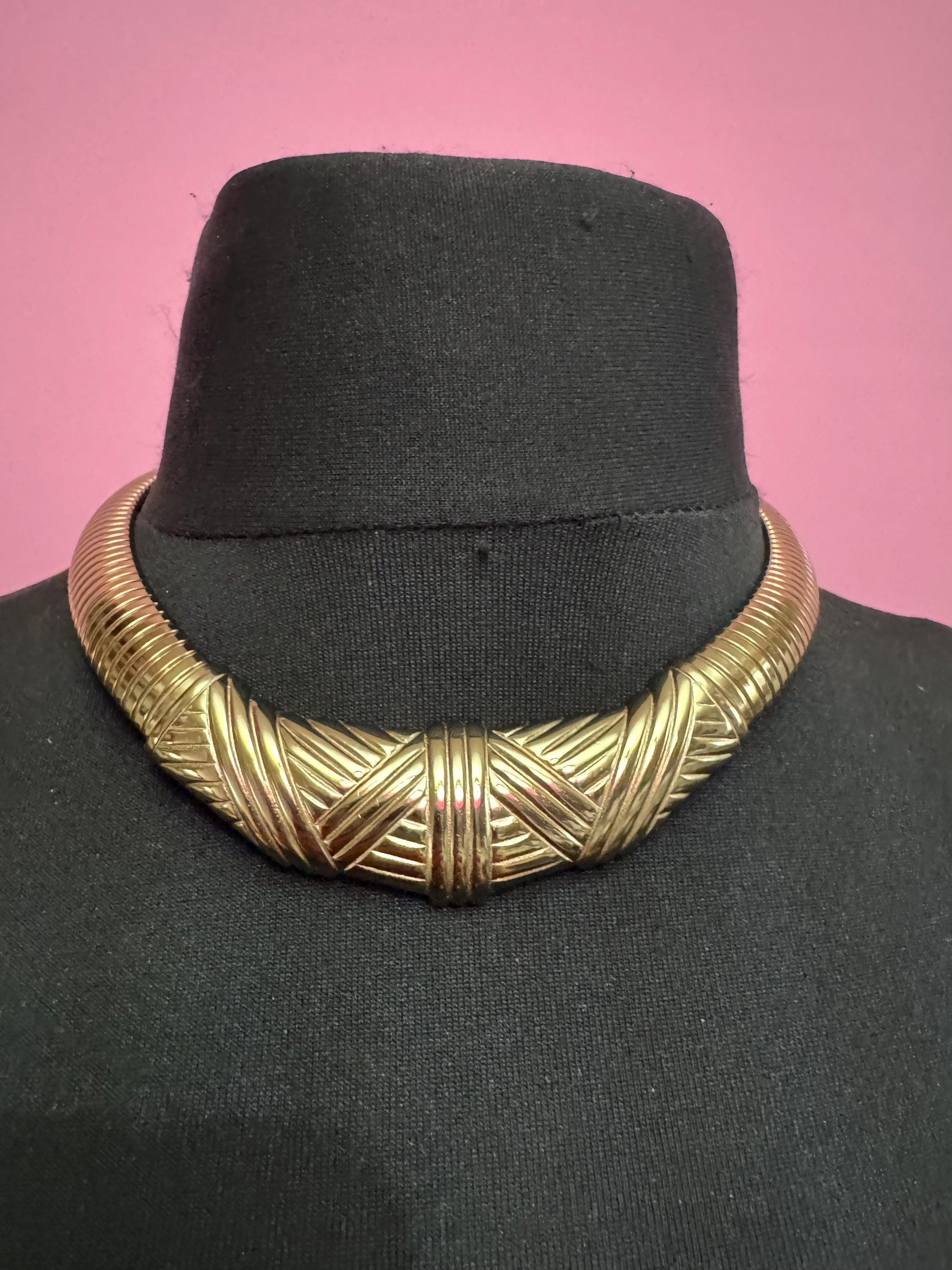 Signed Avon Gold omega link wide choker necklace