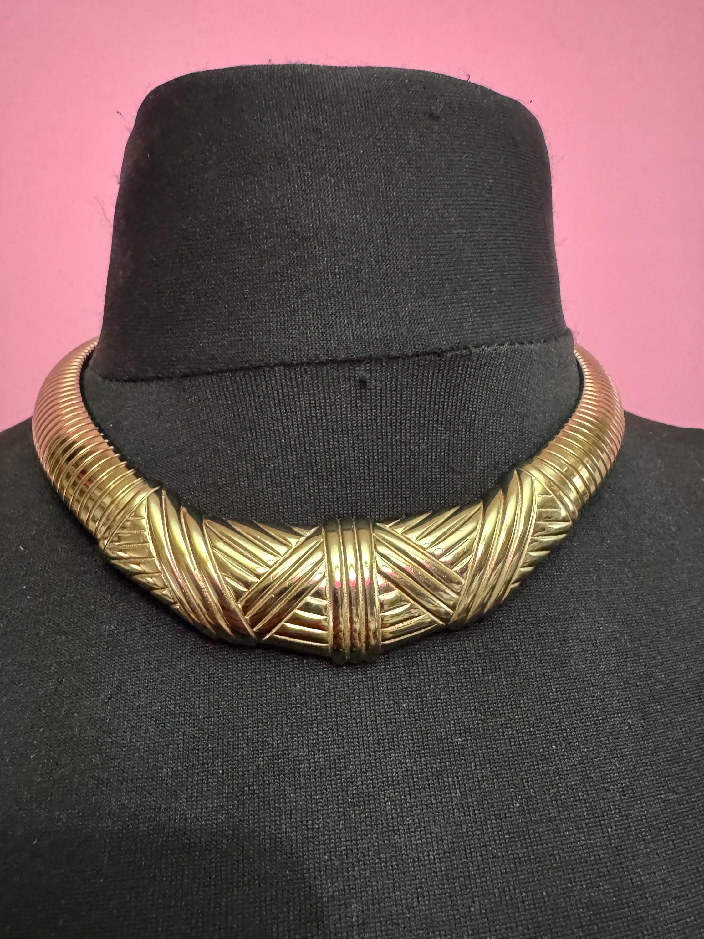 Signed Avon Gold omega link wide choker necklace