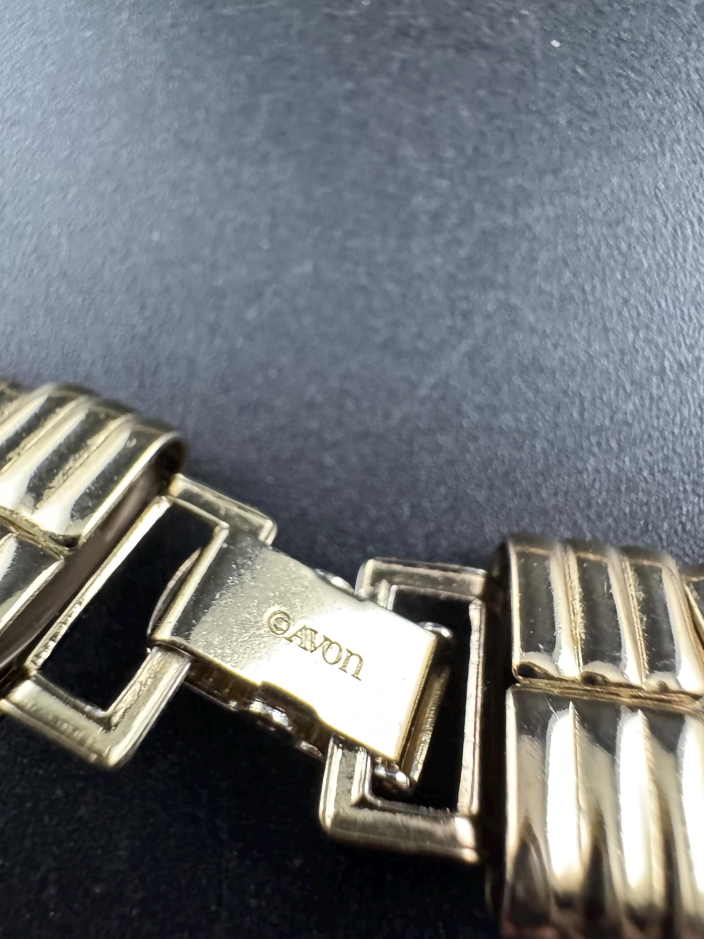 Signed Avon Gold omega link wide choker necklace