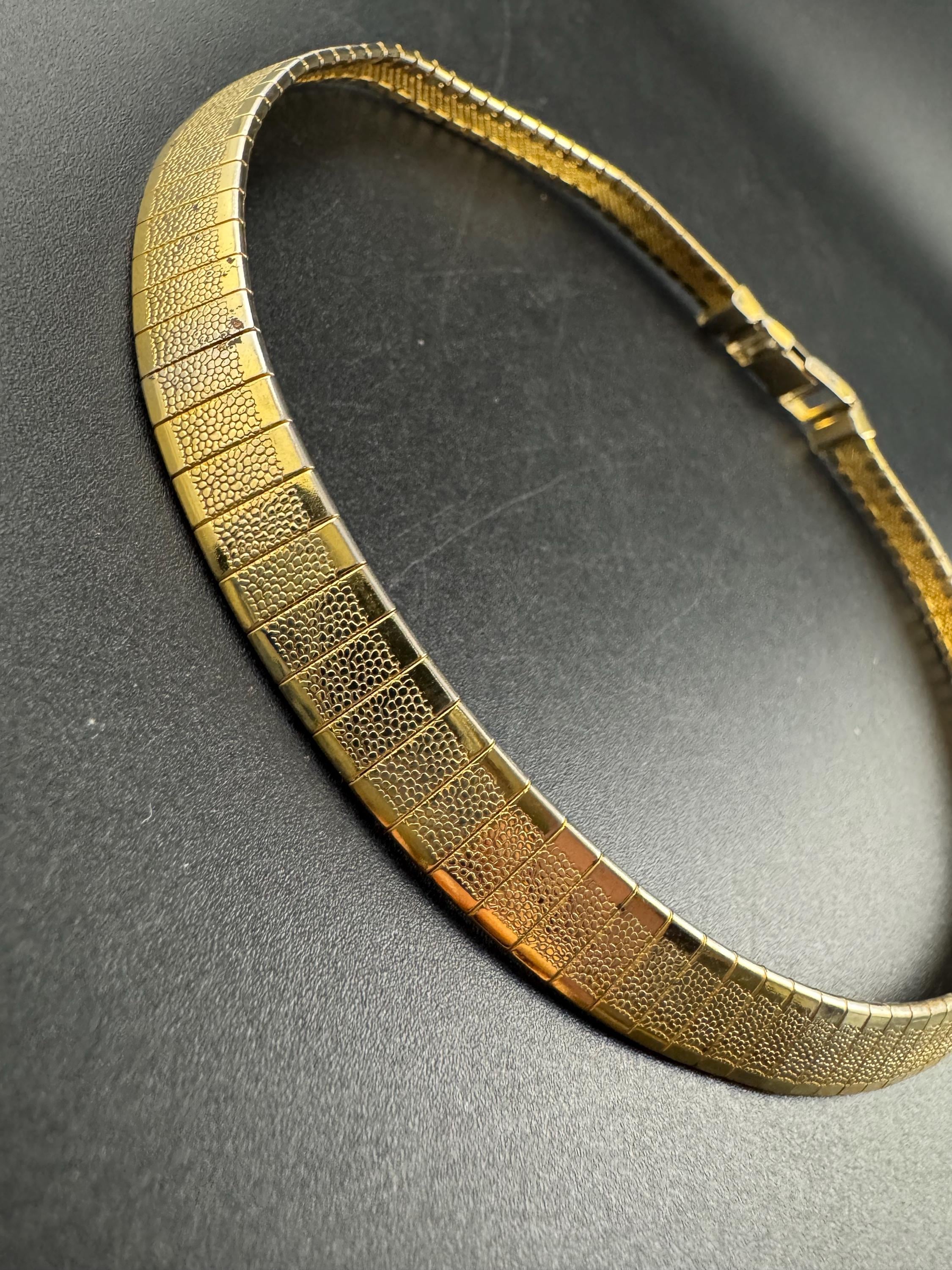Wide articulated woven gold plated choker necklace, Vintage 70s