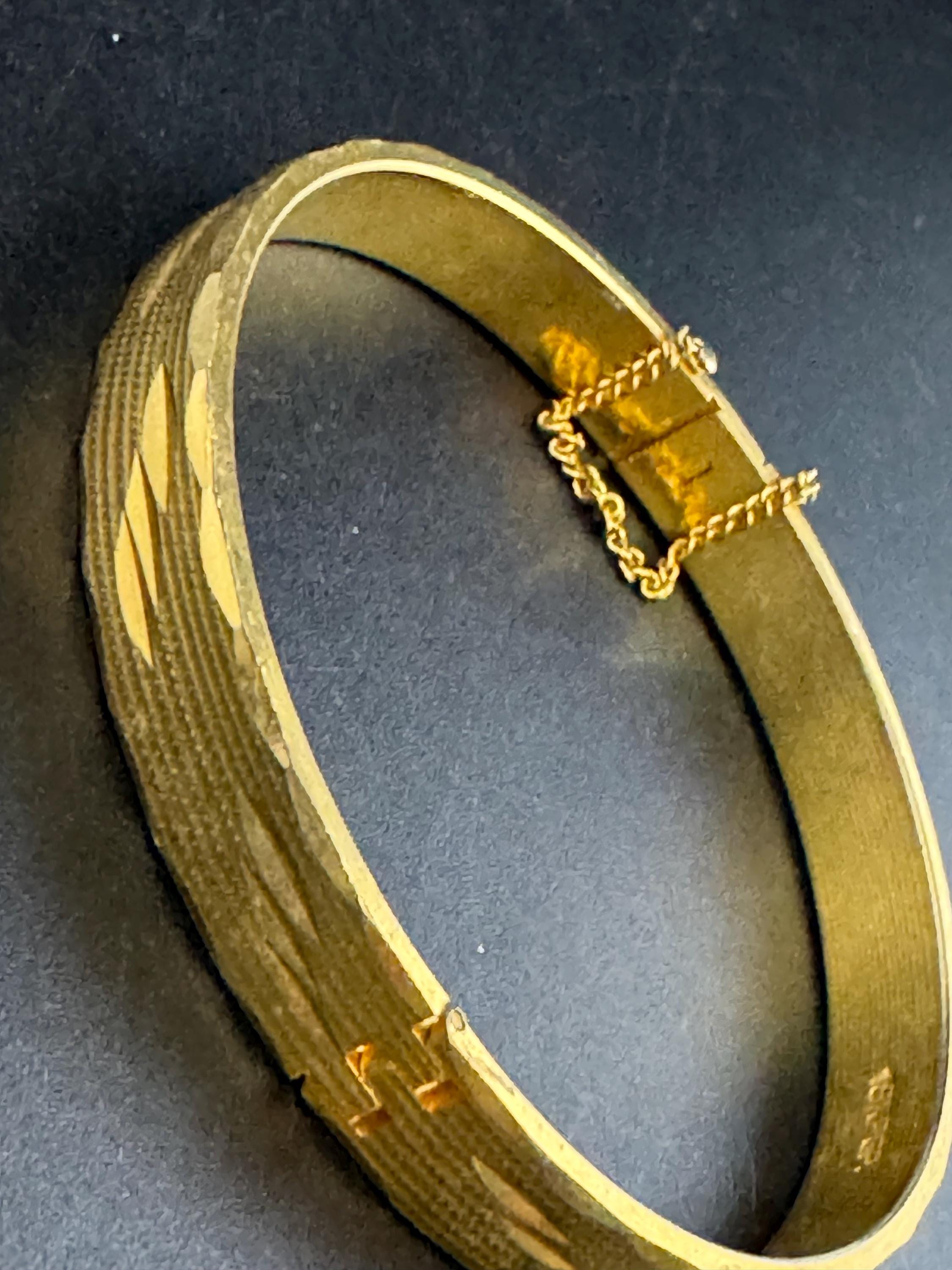18K RGP 1980s Vintage Stamped Gold plated Hinged etched Bangle