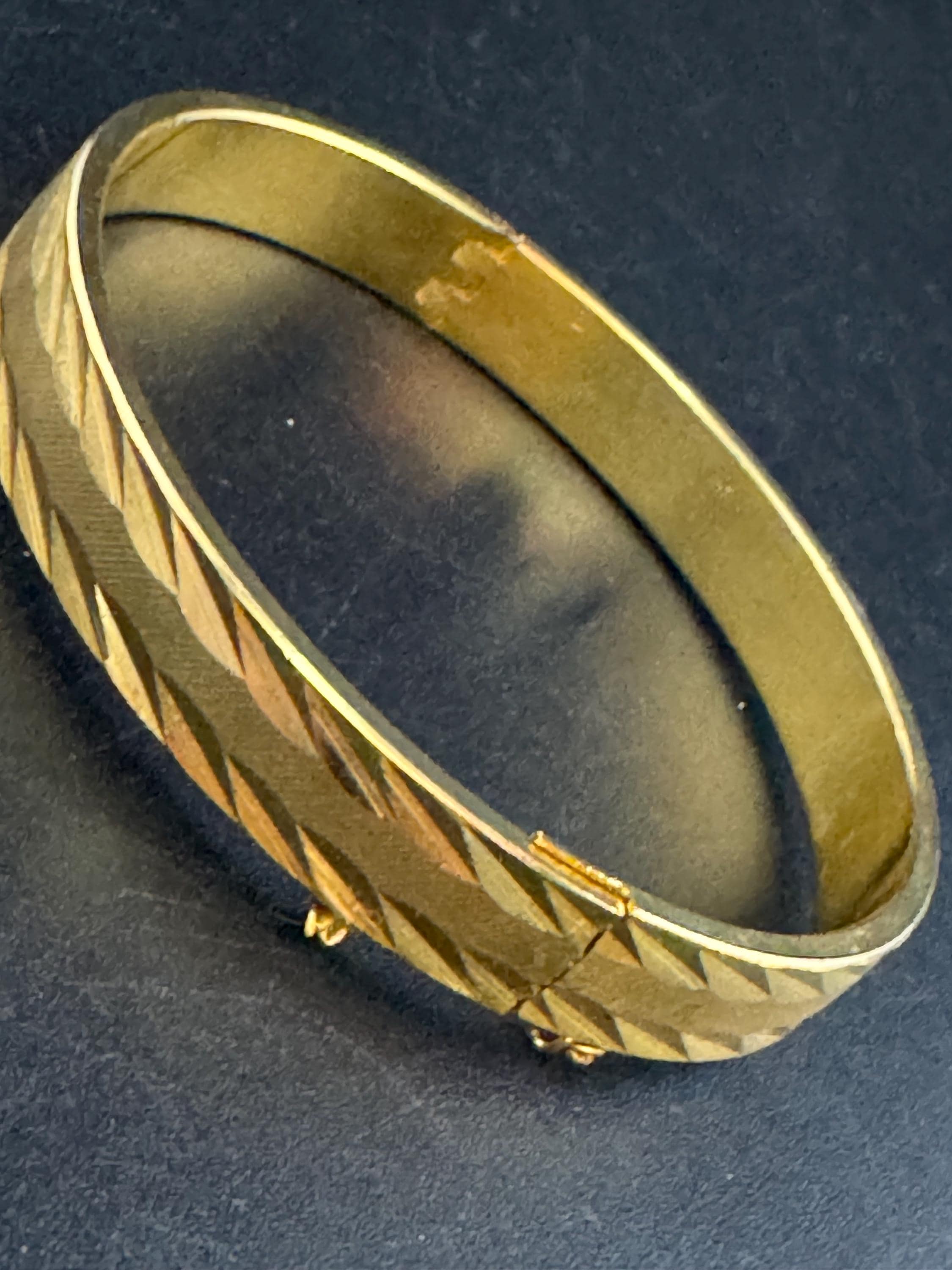 18K RGP Vintage Stamped Gold plated Hinged etched Bangle, 70s