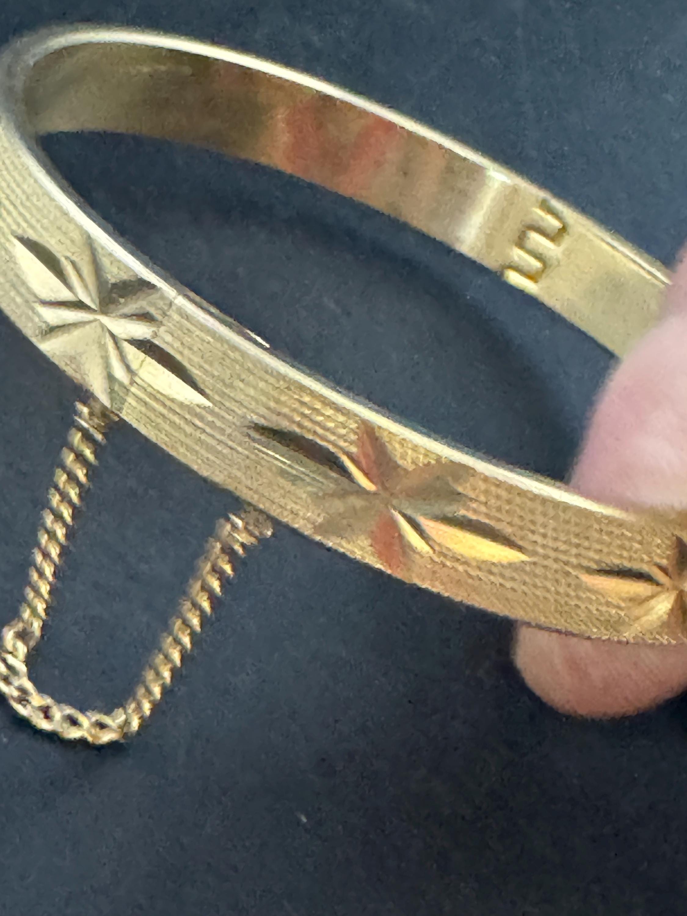 Vintage Gold plated etched Bangle, hinged 1970s with safety chain