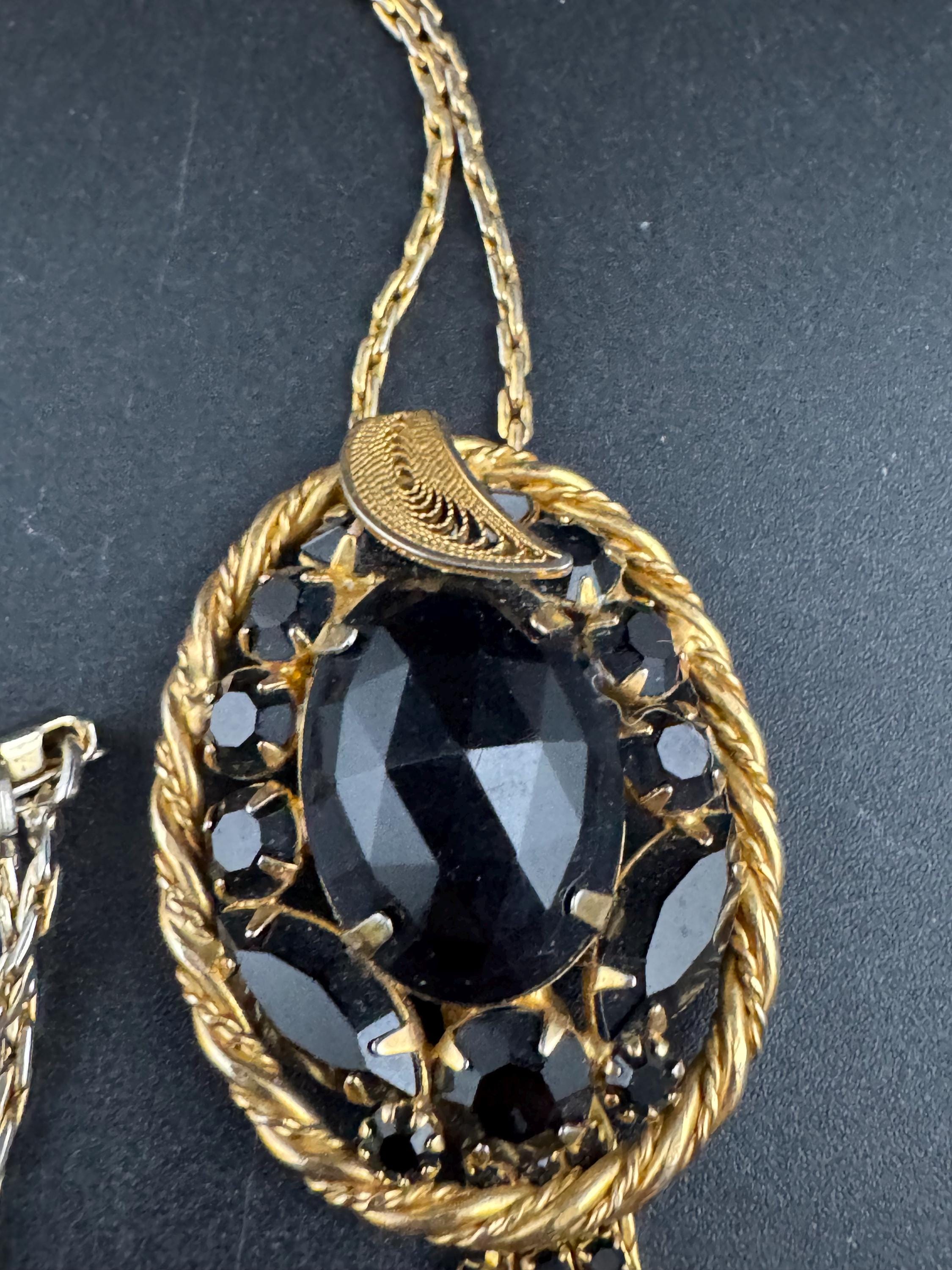 Alice caviness black rhinestone pendant necklace, unsigned gold tone serpentine chain