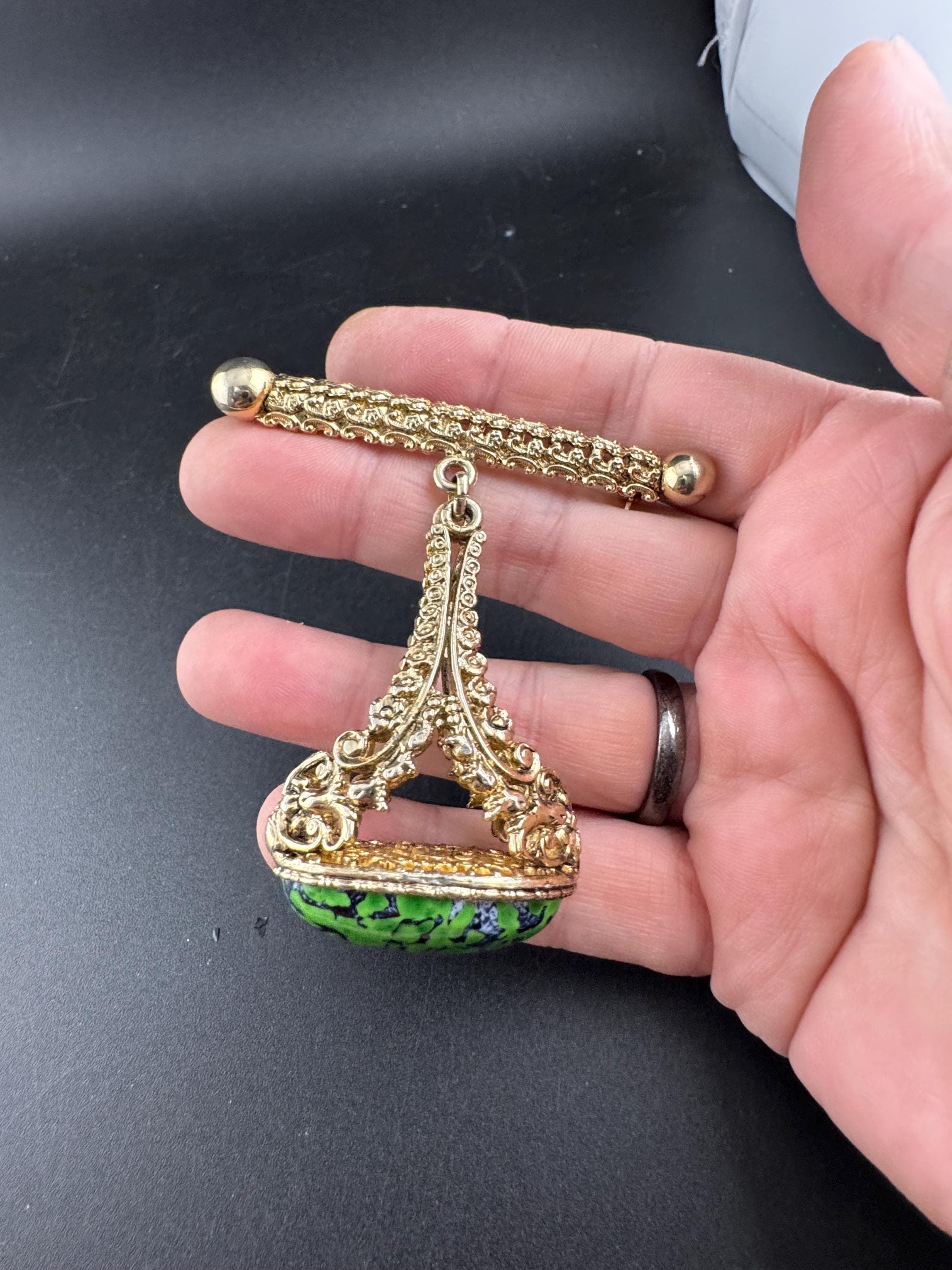 Victoriana style green pendant dropper brooch, cabochon set ornate gold tone