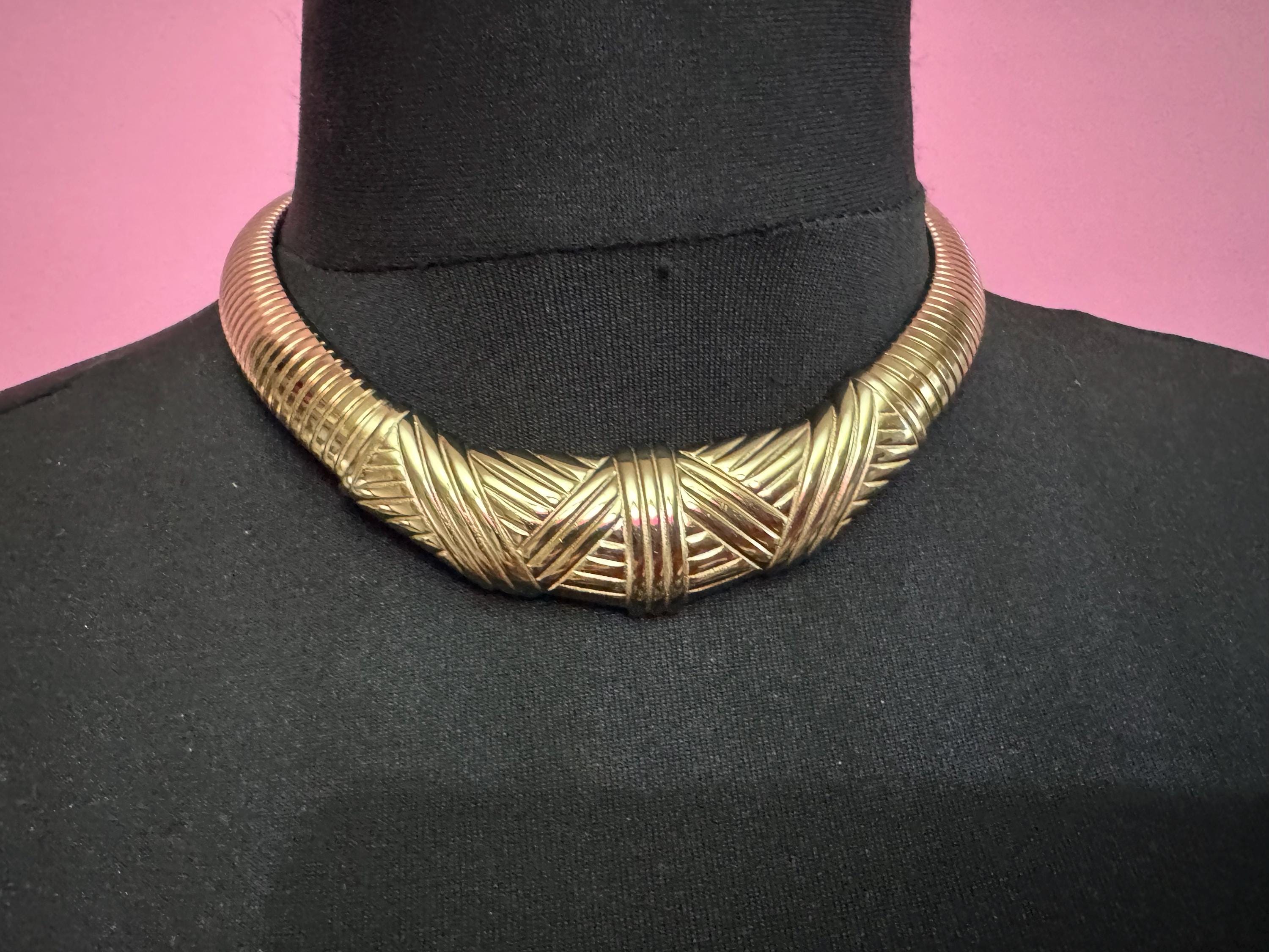 Signed Avon Gold omega link wide choker necklace