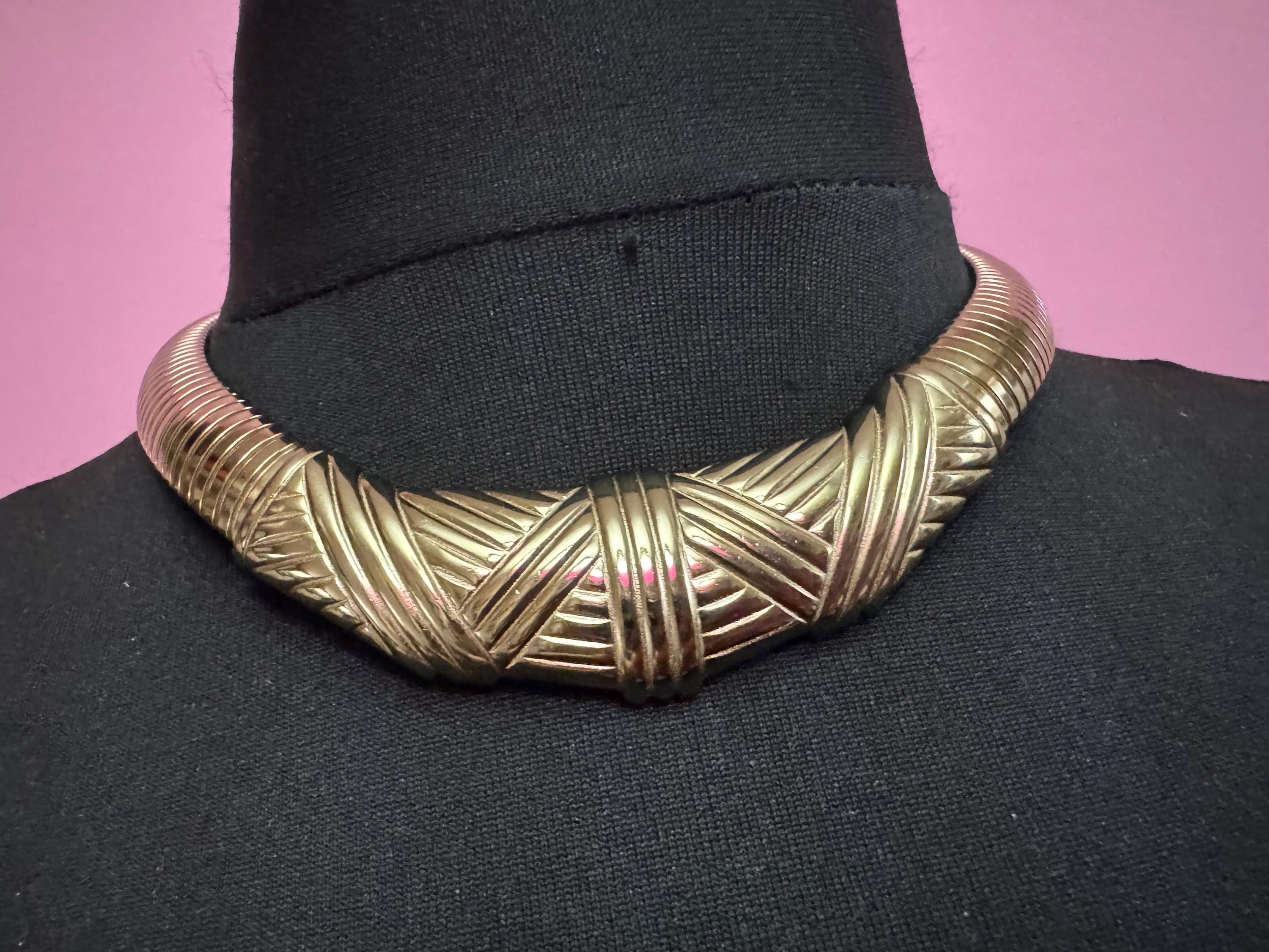 Signed Avon Gold omega link wide choker necklace