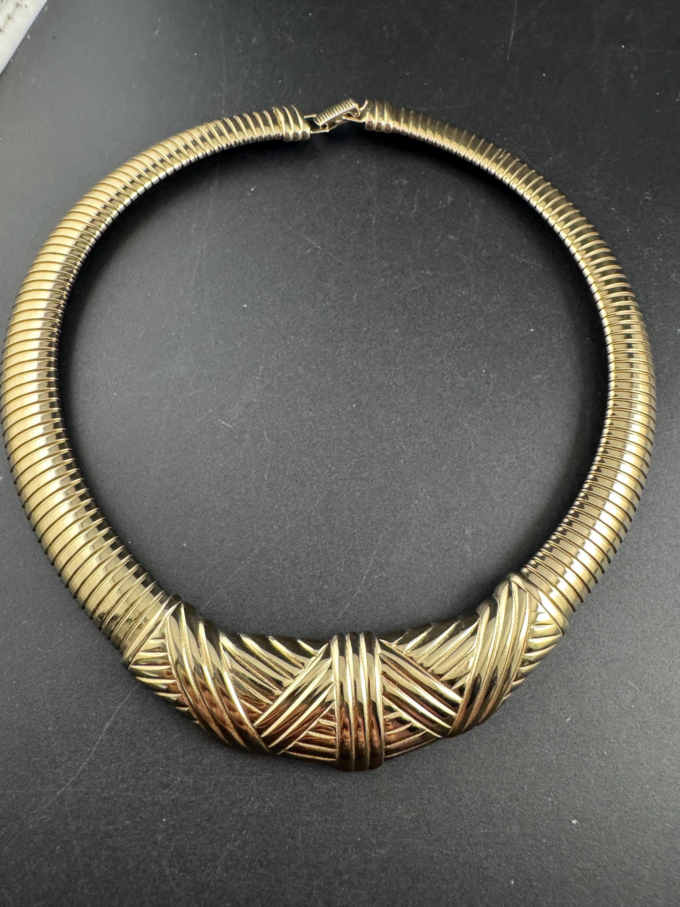 Signed Avon Gold omega link wide choker necklace